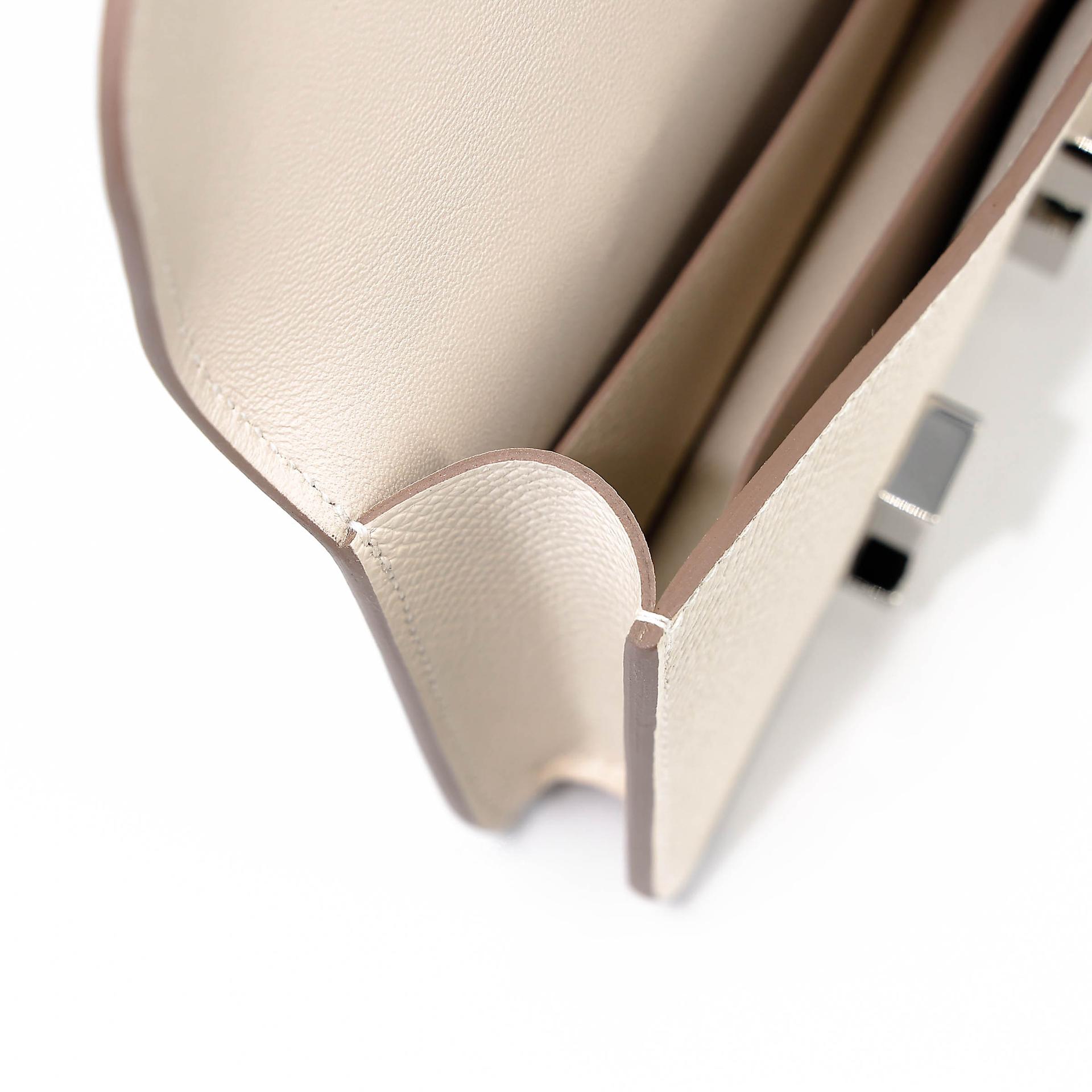 全新 HERMÈS 爱马仕 Constance Slim 钱包 10 奶昔白 Craie Epsom皮 银扣 K刻 2025年 - 15