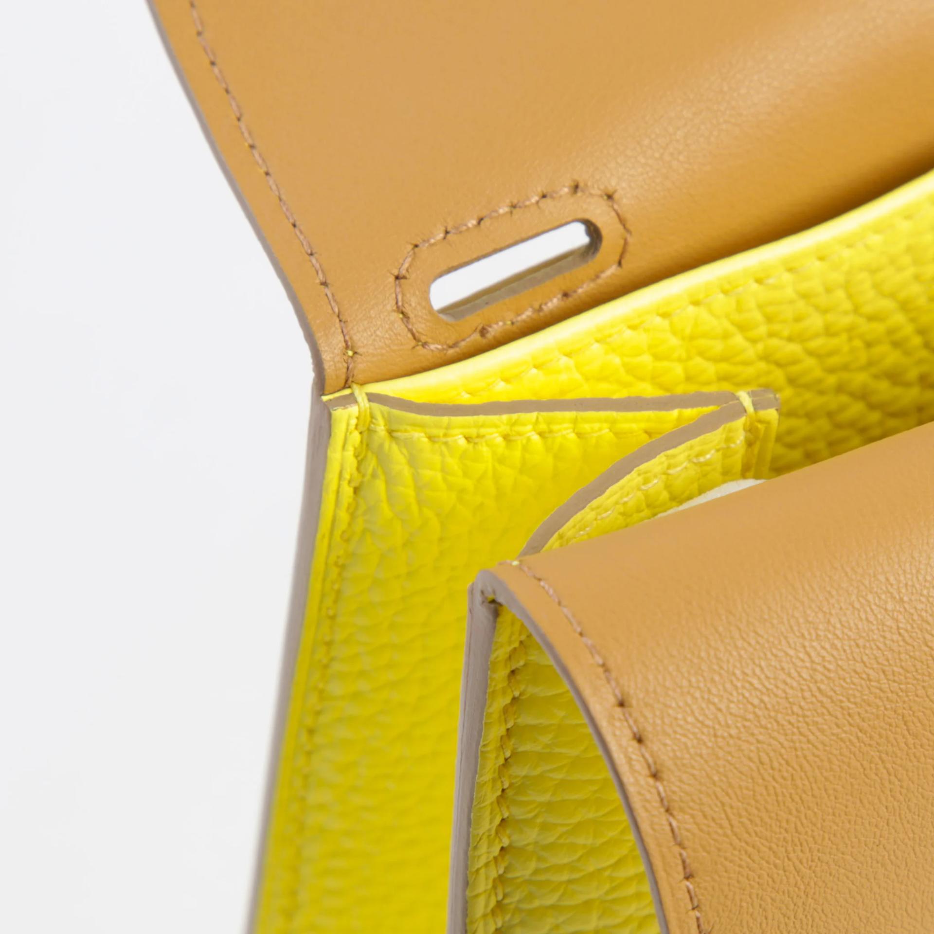 Unused ( Rank NS ) HERMÈS Halzan 25 Verso Limoncello (0Y) Biscuit (4B) Clemence Palladium hardware B (2023) - 11