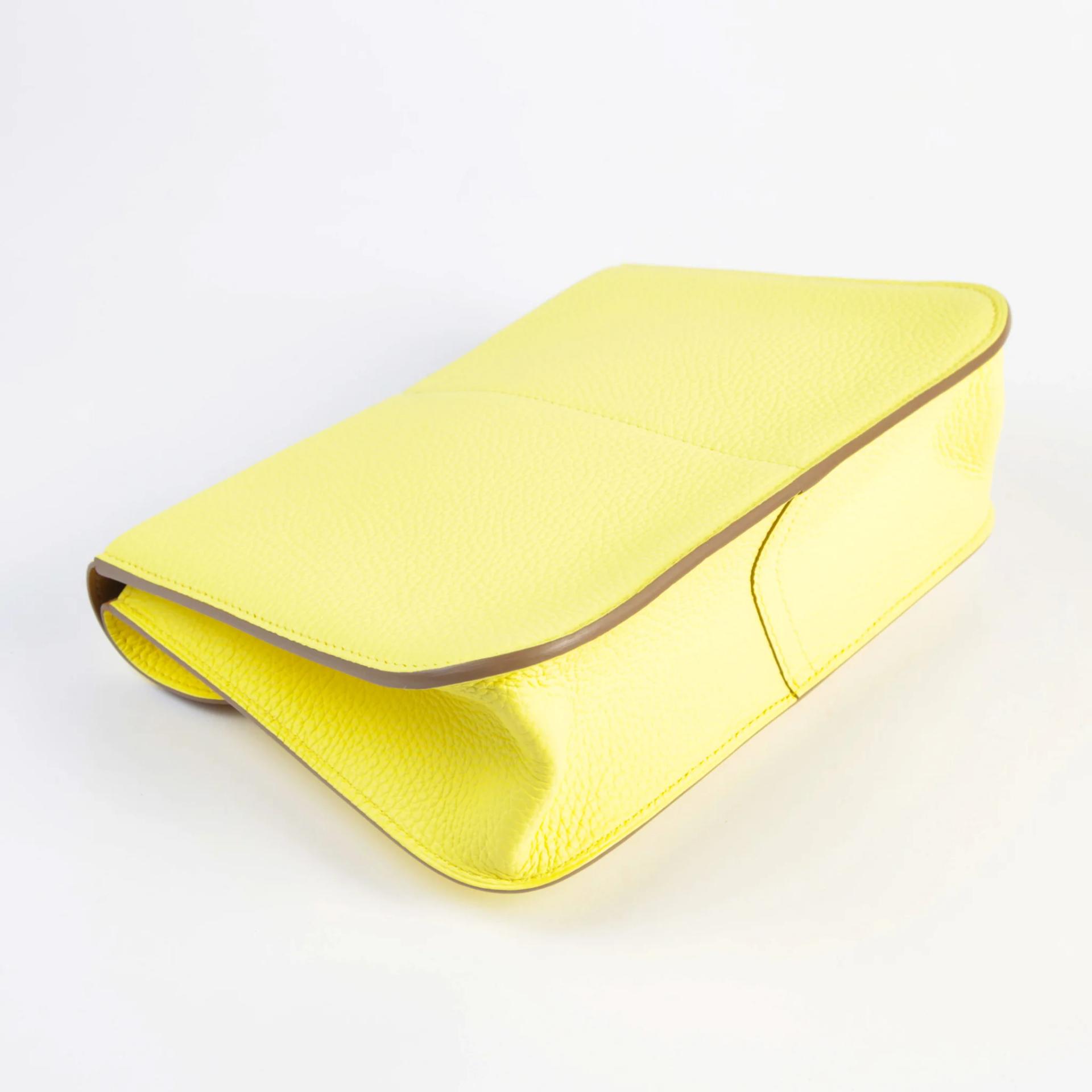 Unused ( Rank NS ) HERMÈS Halzan 25 Verso Limoncello (0Y) Biscuit (4B) Clemence Palladium hardware B (2023) - 6
