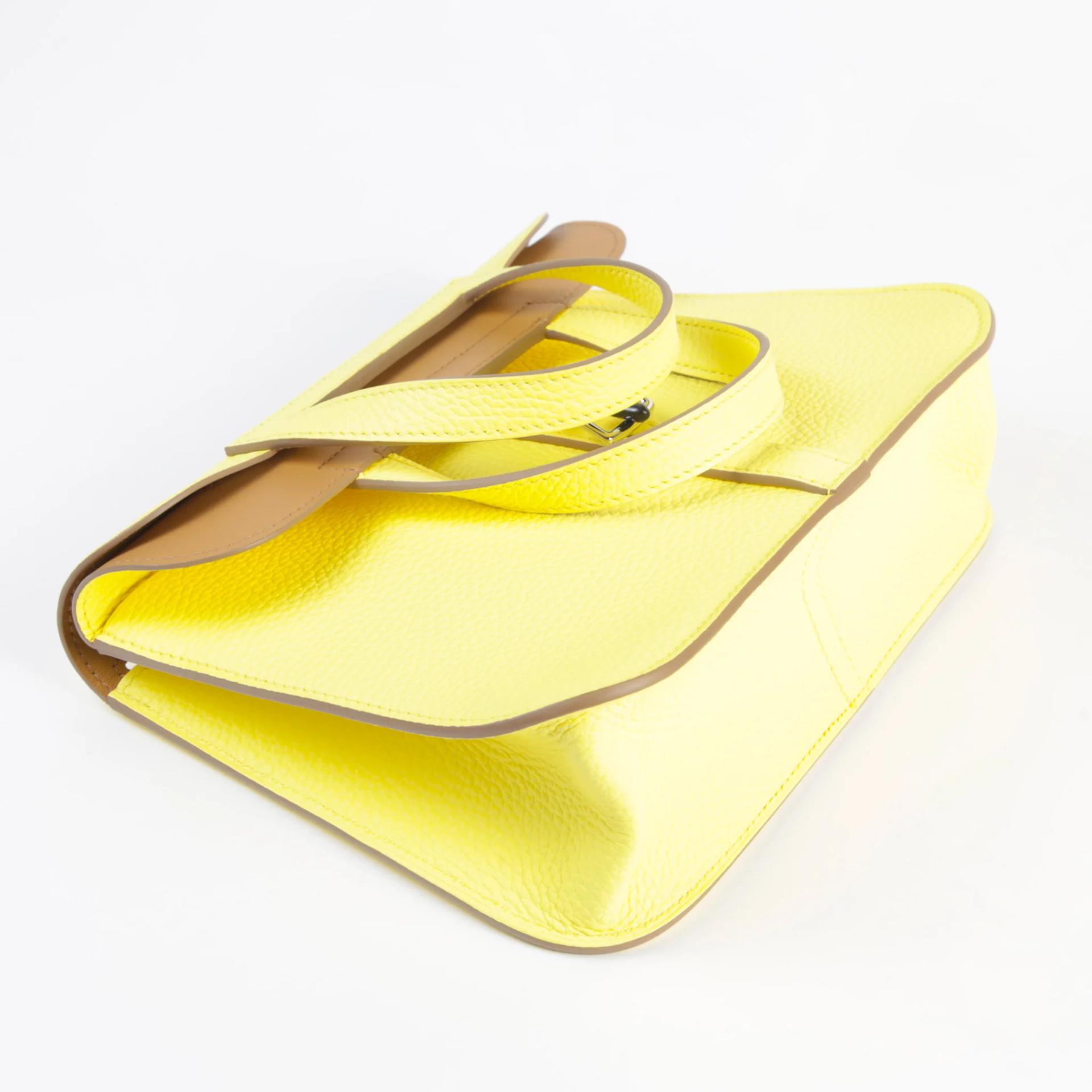Unused ( Rank NS ) HERMÈS Halzan 25 Verso Limoncello (0Y) Biscuit (4B) Clemence Palladium hardware B (2023) - 4