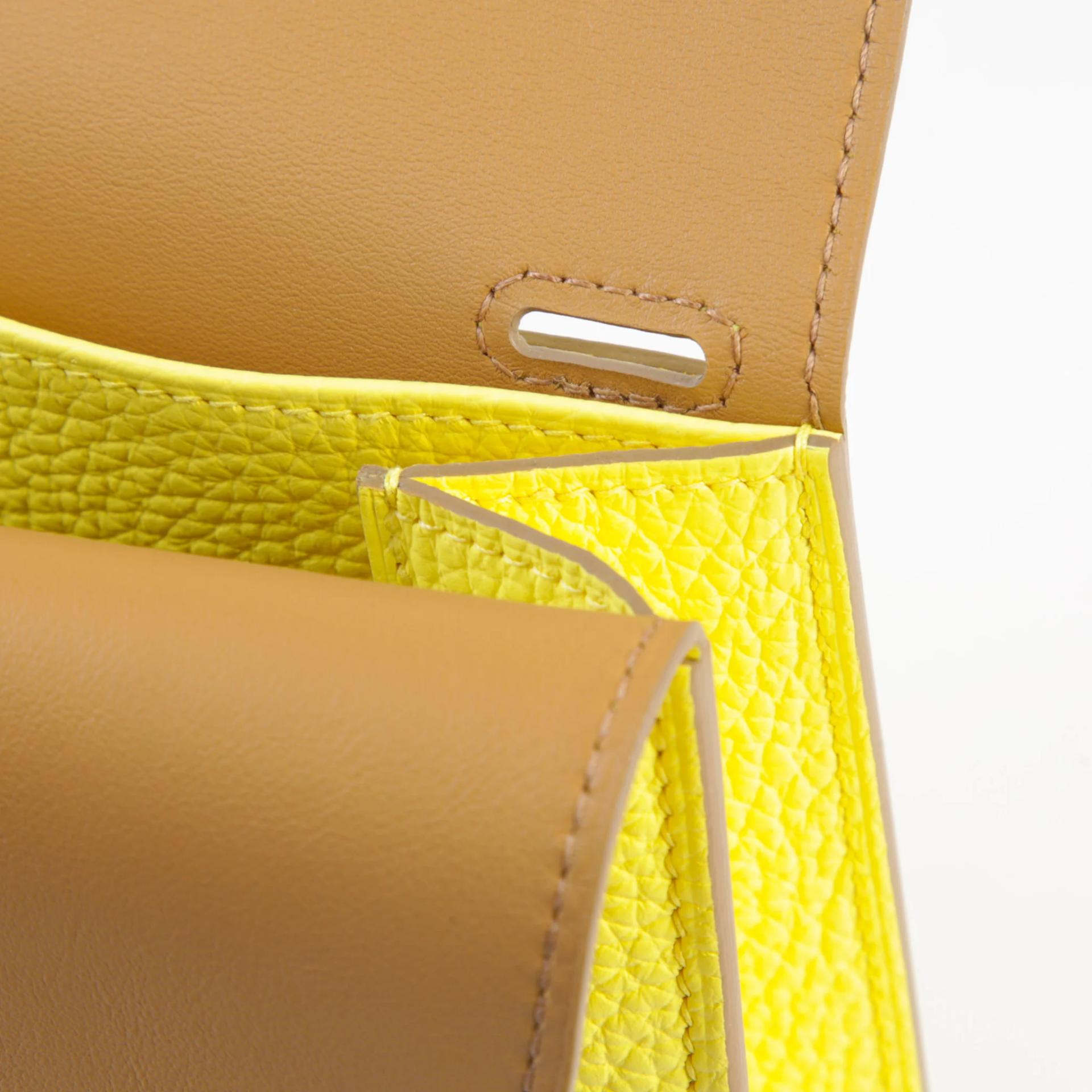 Unused ( Rank NS ) HERMÈS Halzan 25 Verso Limoncello (0Y) Biscuit (4B) Clemence Palladium hardware B (2023) - 10