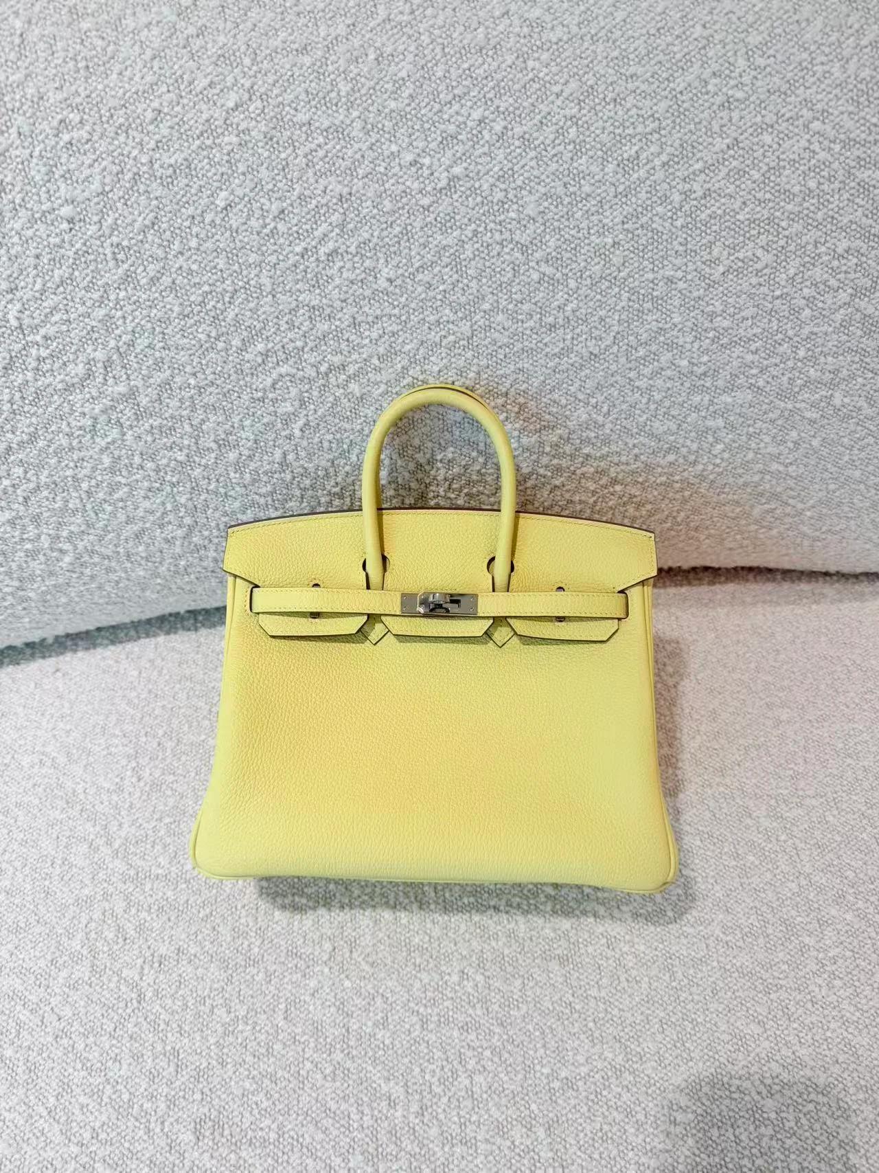 Excellent ( Rank SA ) HERMÈS Birkin 25 Jaune Poussin (1Z) Togo Palladium hardware B (2023) - 3