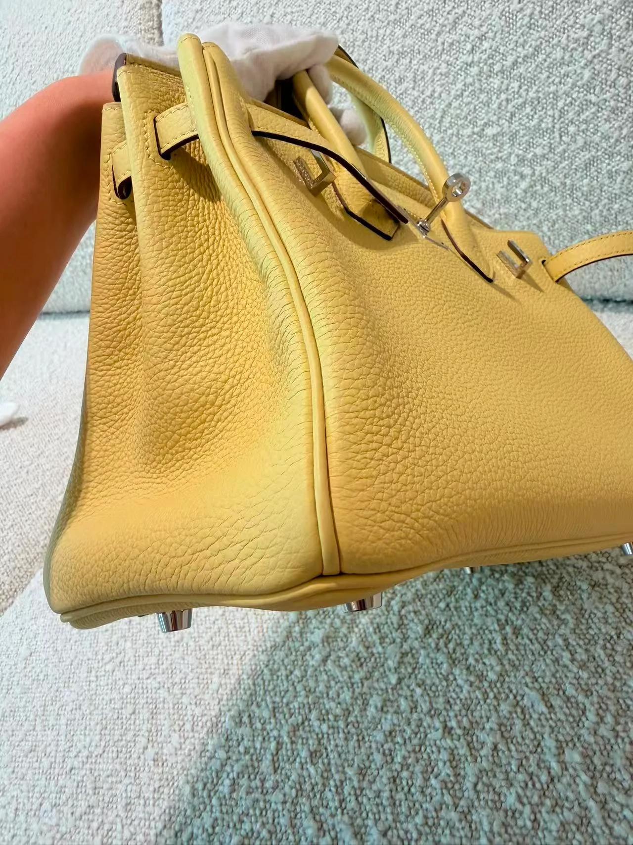 Excellent ( Rank SA ) HERMÈS Birkin 25 Jaune Poussin (1Z) Togo Palladium hardware B (2023) - 10
