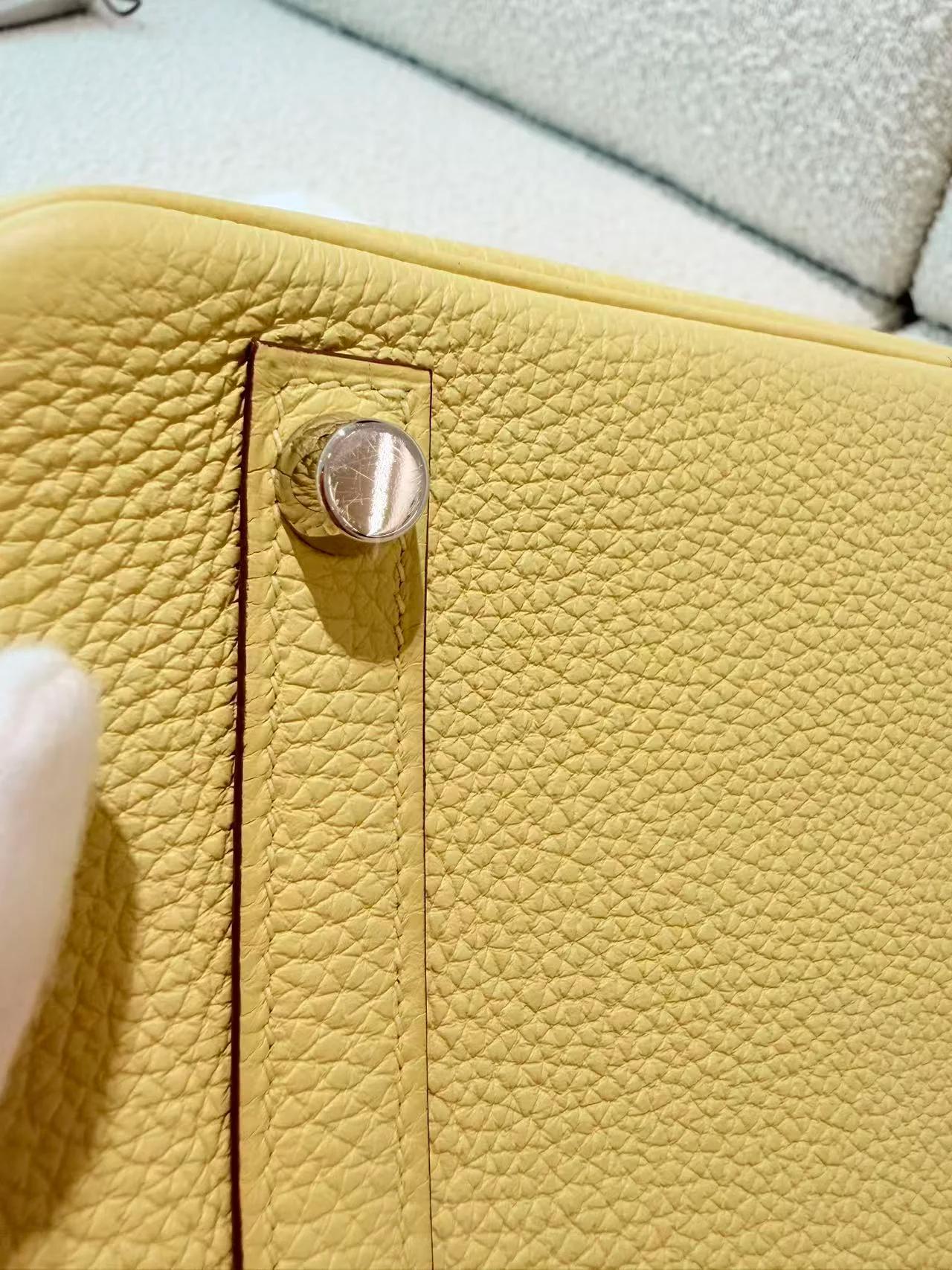 Excellent ( Rank SA ) HERMÈS Birkin 25 Jaune Poussin (1Z) Togo Palladium hardware B (2023) - 17