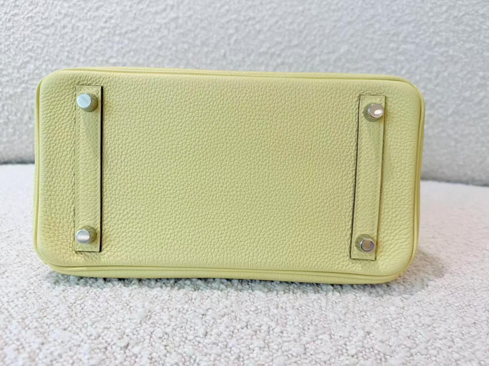 Excellent ( Rank SA ) HERMÈS Birkin 25 Jaune Poussin (1Z) Togo Palladium hardware B (2023) - 16