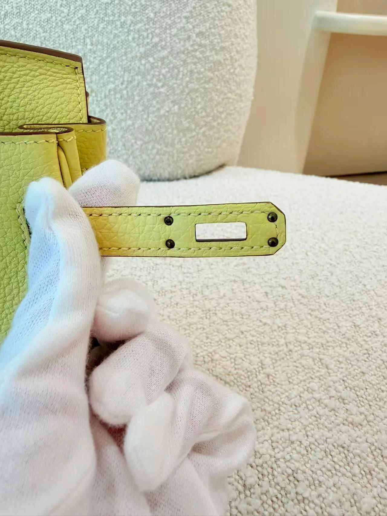 Excellent ( Rank SA ) HERMÈS Birkin 25 Jaune Poussin (1Z) Togo Palladium hardware B (2023) - 25