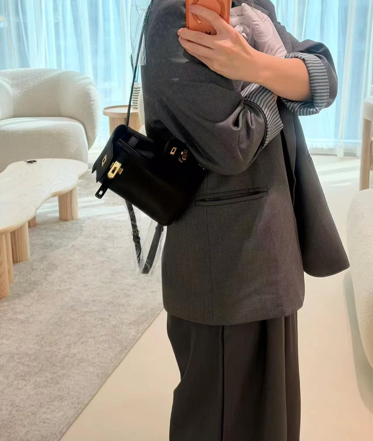 Brand New ( Rank N ) HERMÈS Kelly Jump Noir (89) Swift Gold hardware K (2025) - 3