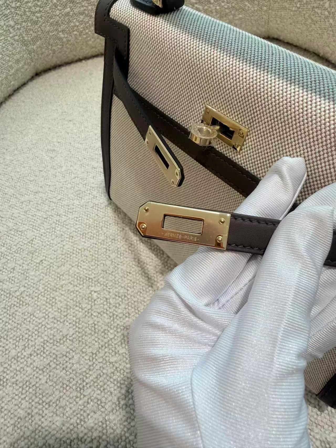 Brand New ( Rank N ) HERMÈS Kelly 25 Sellier Ecorce (4C) Beige Swift Toile H canvas Permabrass hardware K (2025) - 14