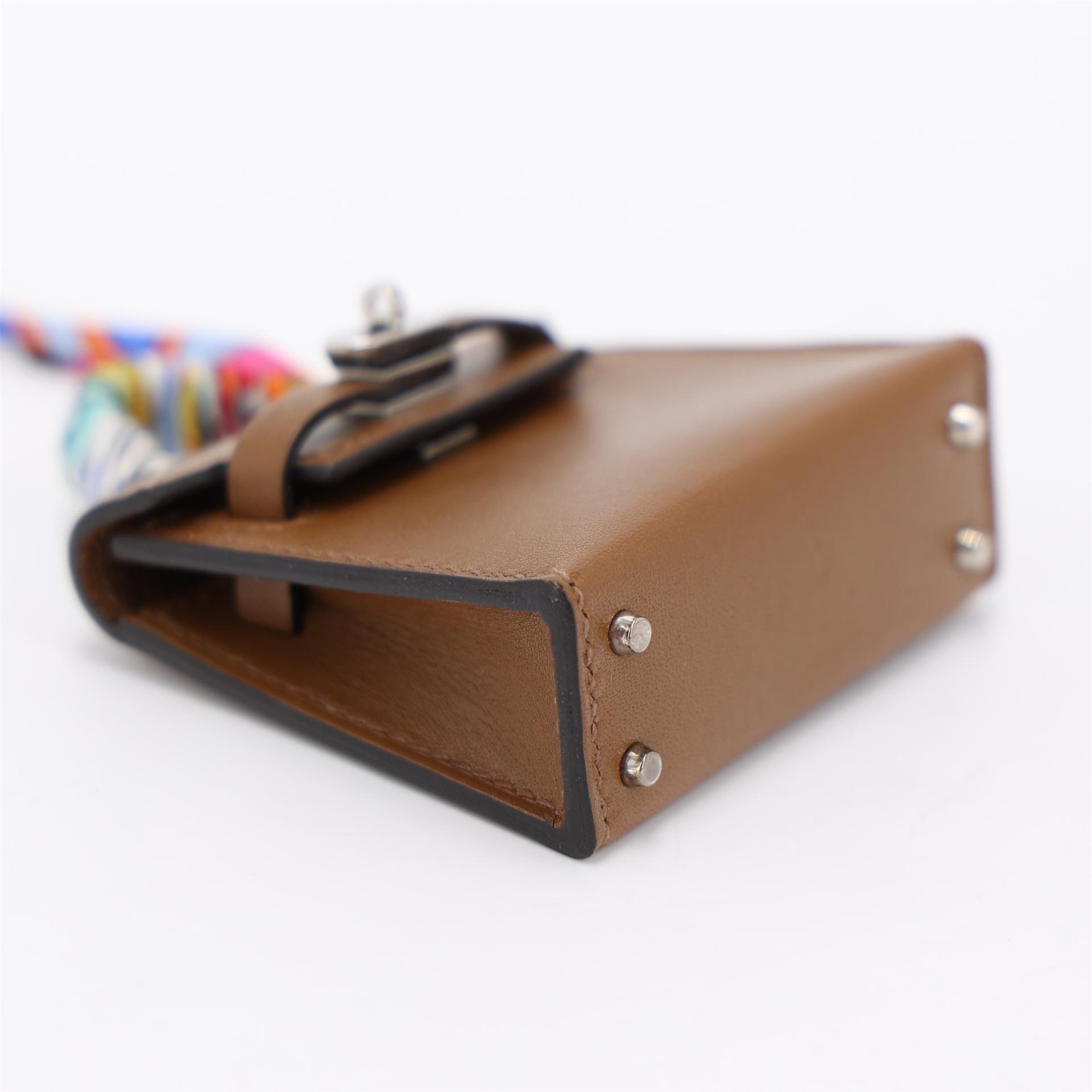 Excellent ( Rank SA ) HERMÈS Kelly Twilly charm Alezan (3G) Tadelakt Palladium hardware Z (2021) - 5