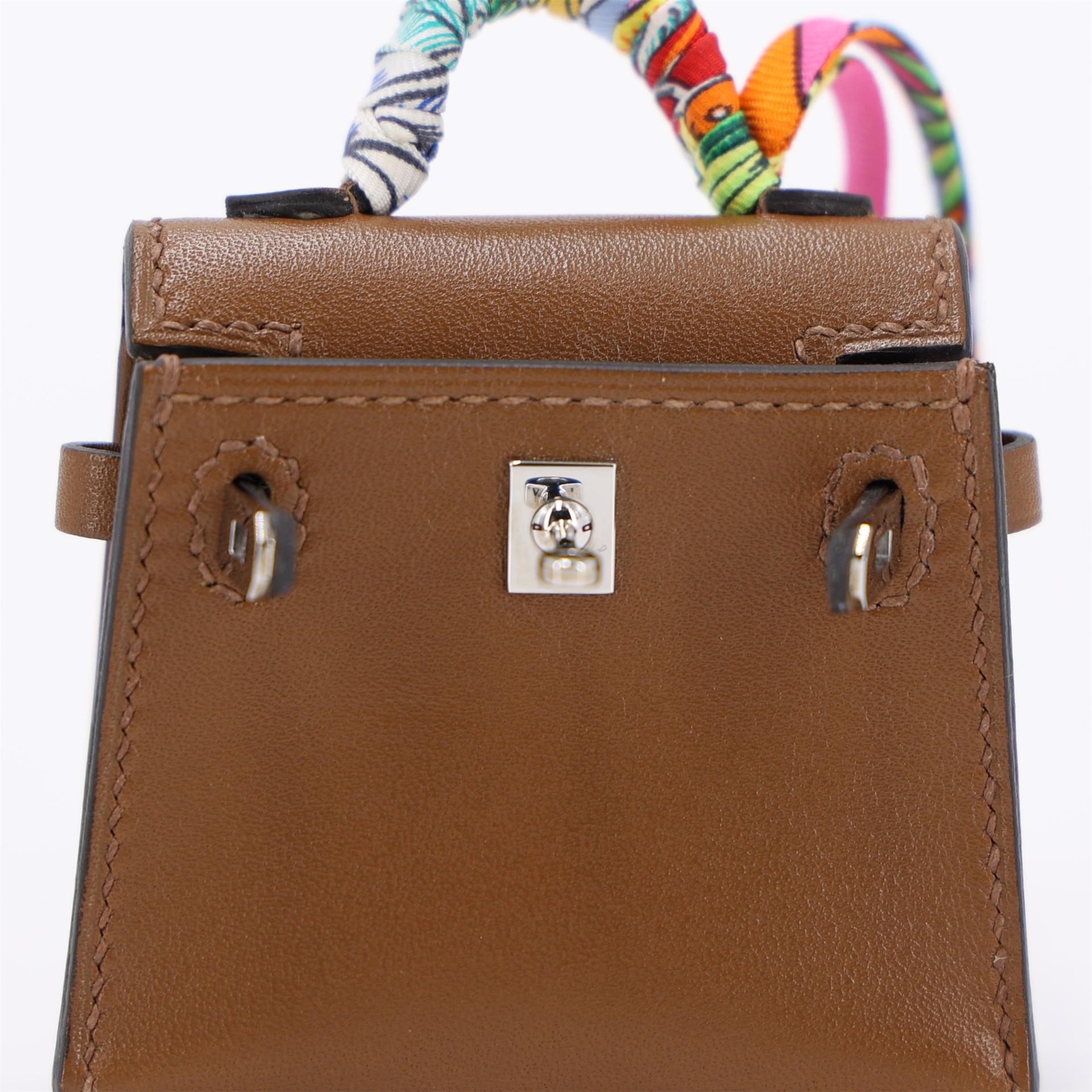 Excellent ( Rank SA ) HERMÈS Kelly Twilly charm Alezan (3G) Tadelakt Palladium hardware Z (2021) - 10