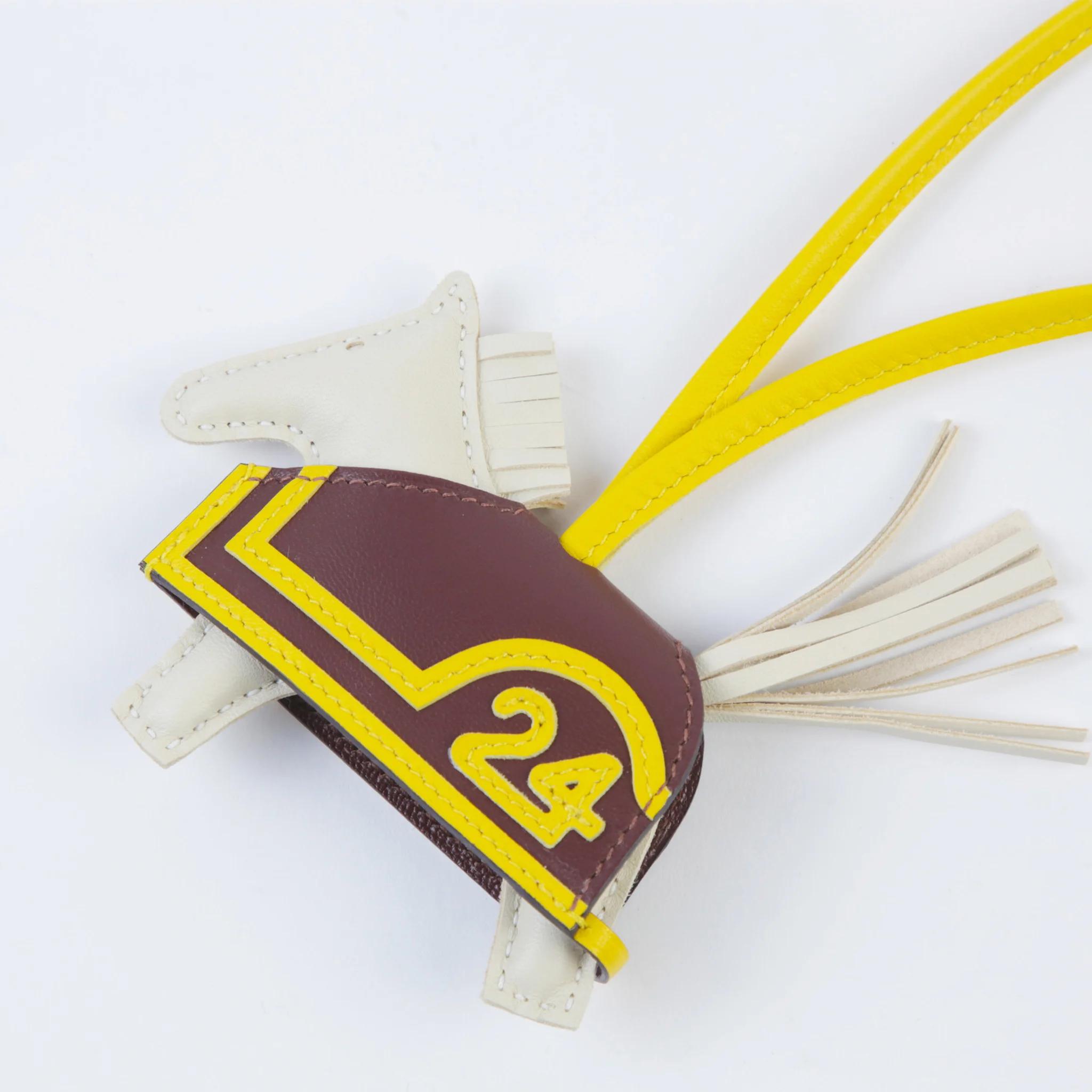Brand New ( Rank N ) HERMÈS Rodeo Robe au Coeur PM Craie (10) Terre (4D) Jaune de Naples (9O) Agneau Milo G (2026) - 3