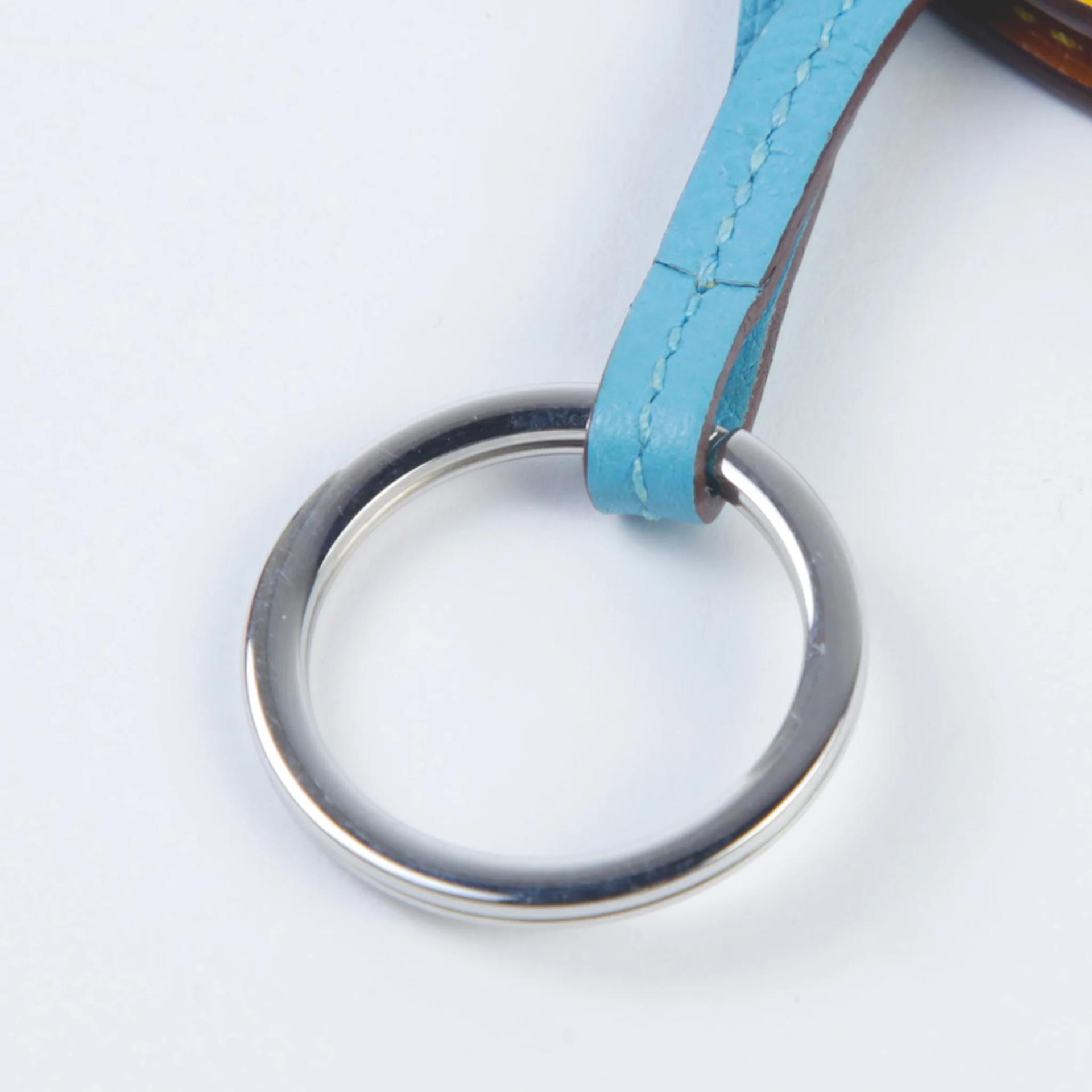 Very Good ( Rank A) HERMÈS Camail Key Ring Mauve Sylvestre (X9) Bleu du Nord (P3) Jaune de Naples (9O) Epsom Palladium hardware - 5