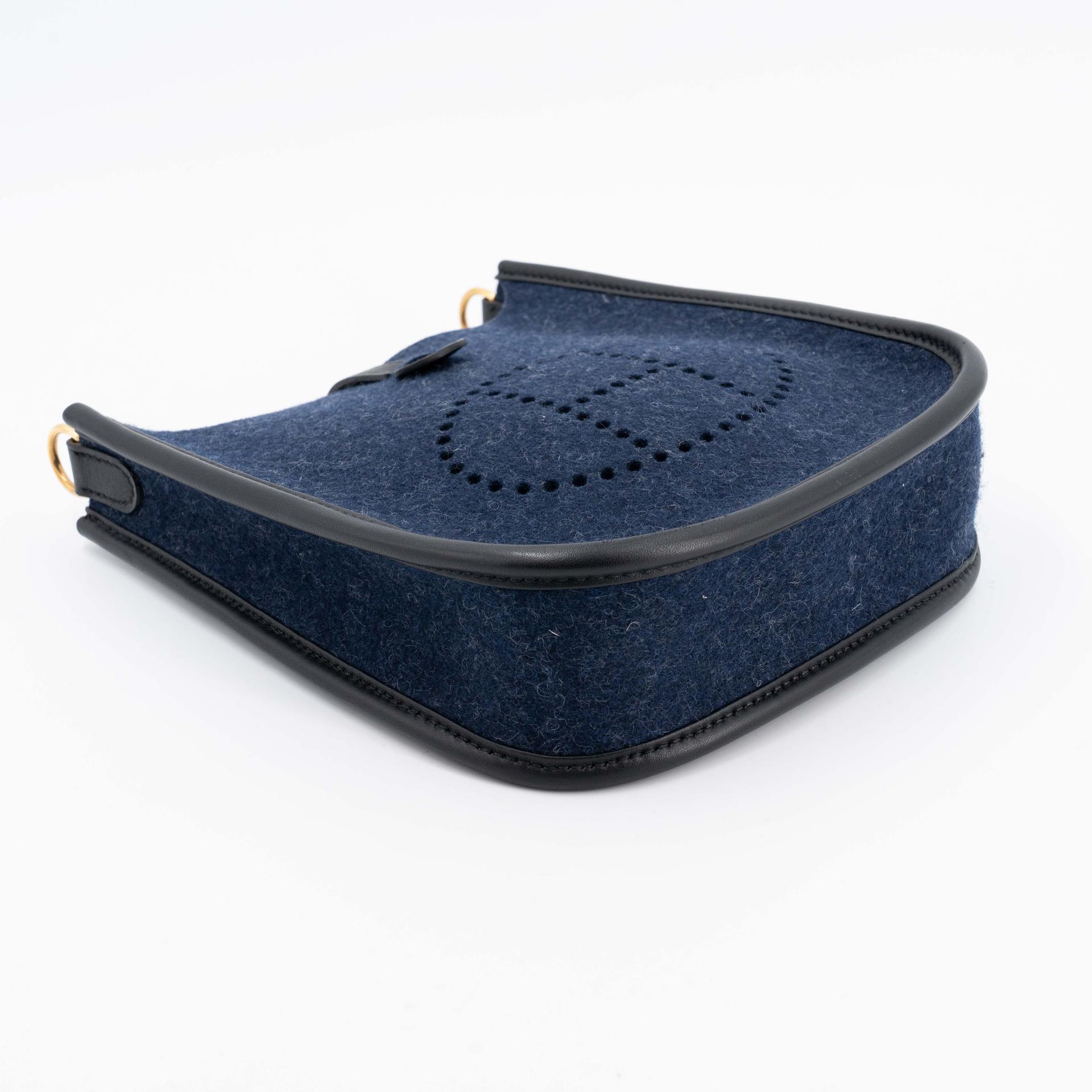 Very Good ( Rank A) HERMÈS Mini Evelyne 16 Amazone 112cm Bleu Nuit (2Z) Swift Feutre Gold hardware D (2019) - 8
