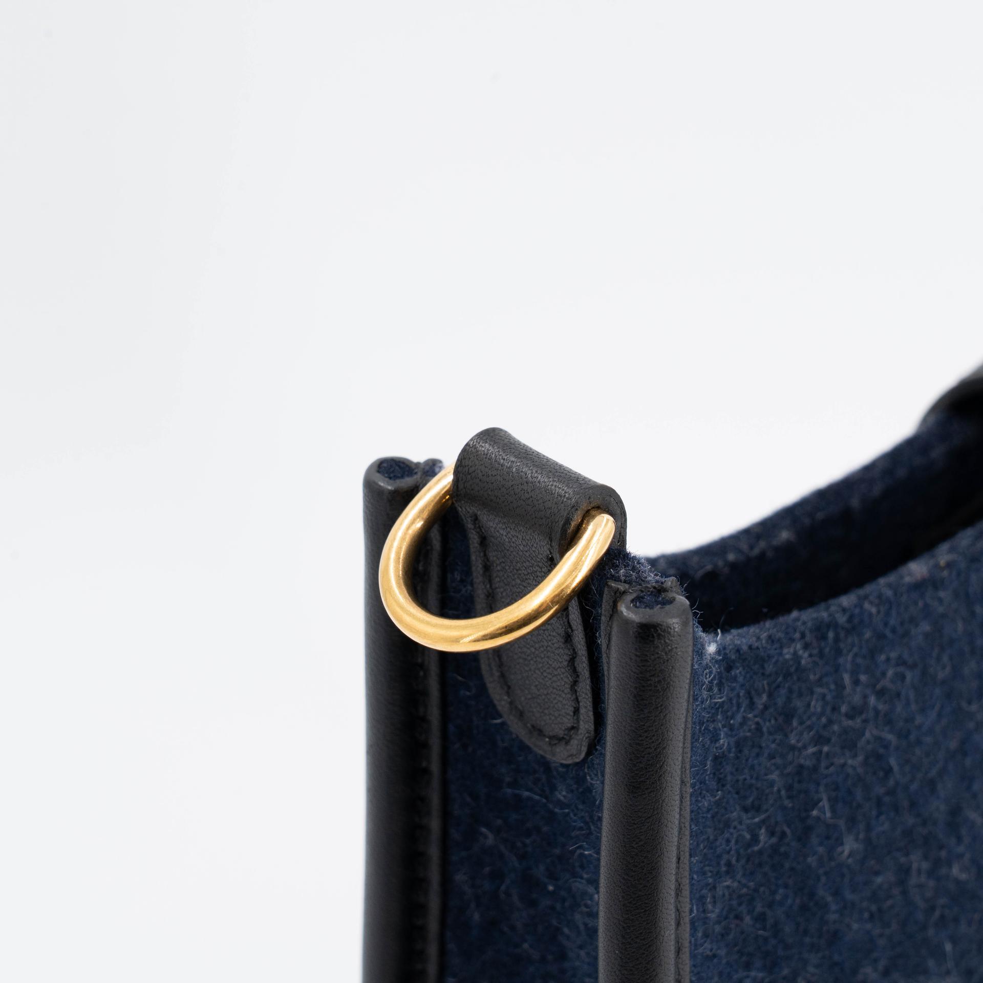 Very Good ( Rank A) HERMÈS Mini Evelyne 16 Amazone 112cm Bleu Nuit (2Z) Swift Feutre Gold hardware D (2019) - 4