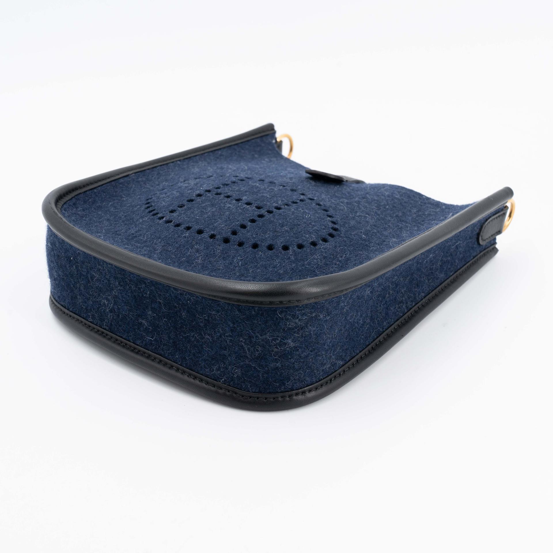 Very Good ( Rank A) HERMÈS Mini Evelyne 16 Amazone 112cm Bleu Nuit (2Z) Swift Feutre Gold hardware D (2019) - 9