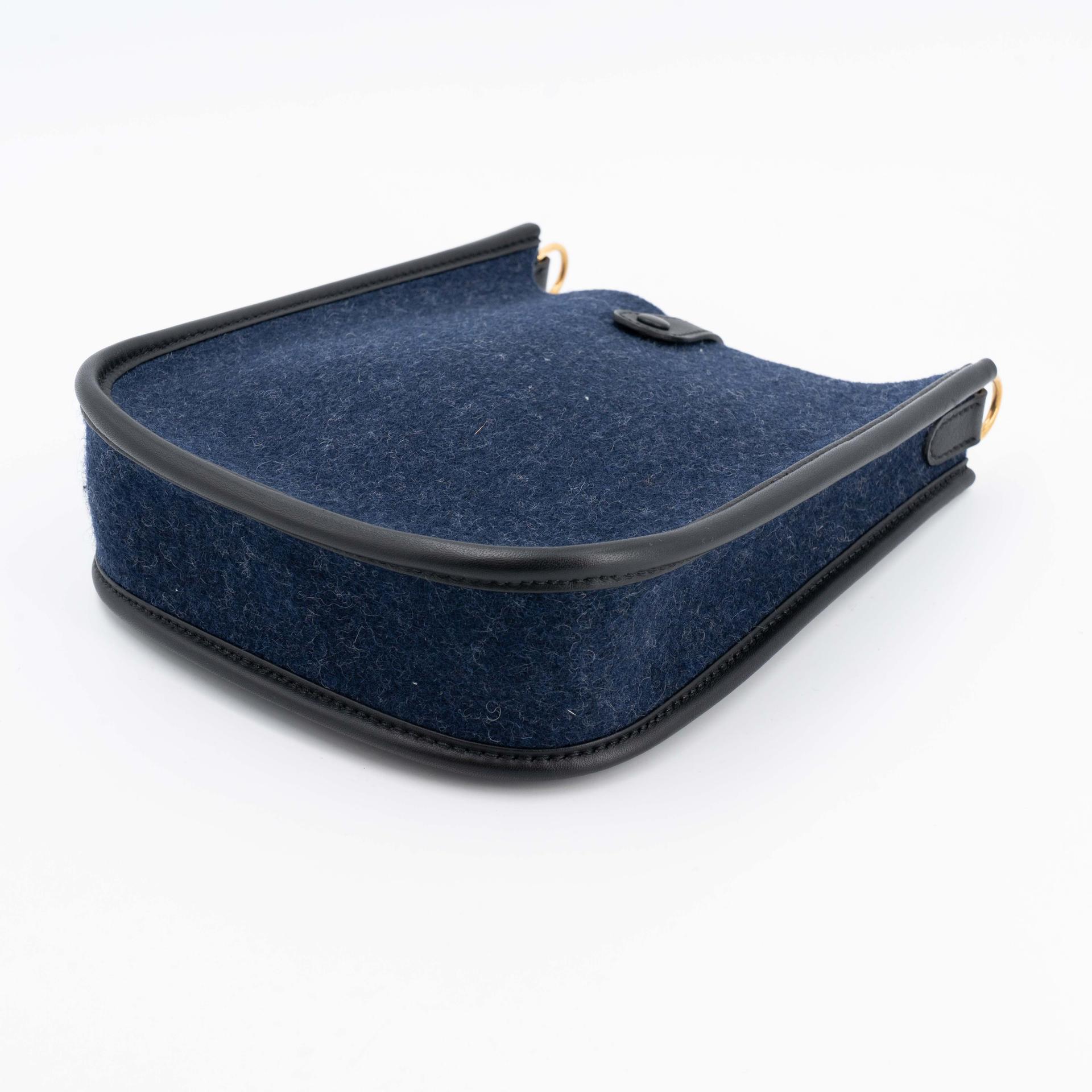 Very Good ( Rank A) HERMÈS Mini Evelyne 16 Amazone 112cm Bleu Nuit (2Z) Swift Feutre Gold hardware D (2019) - 10