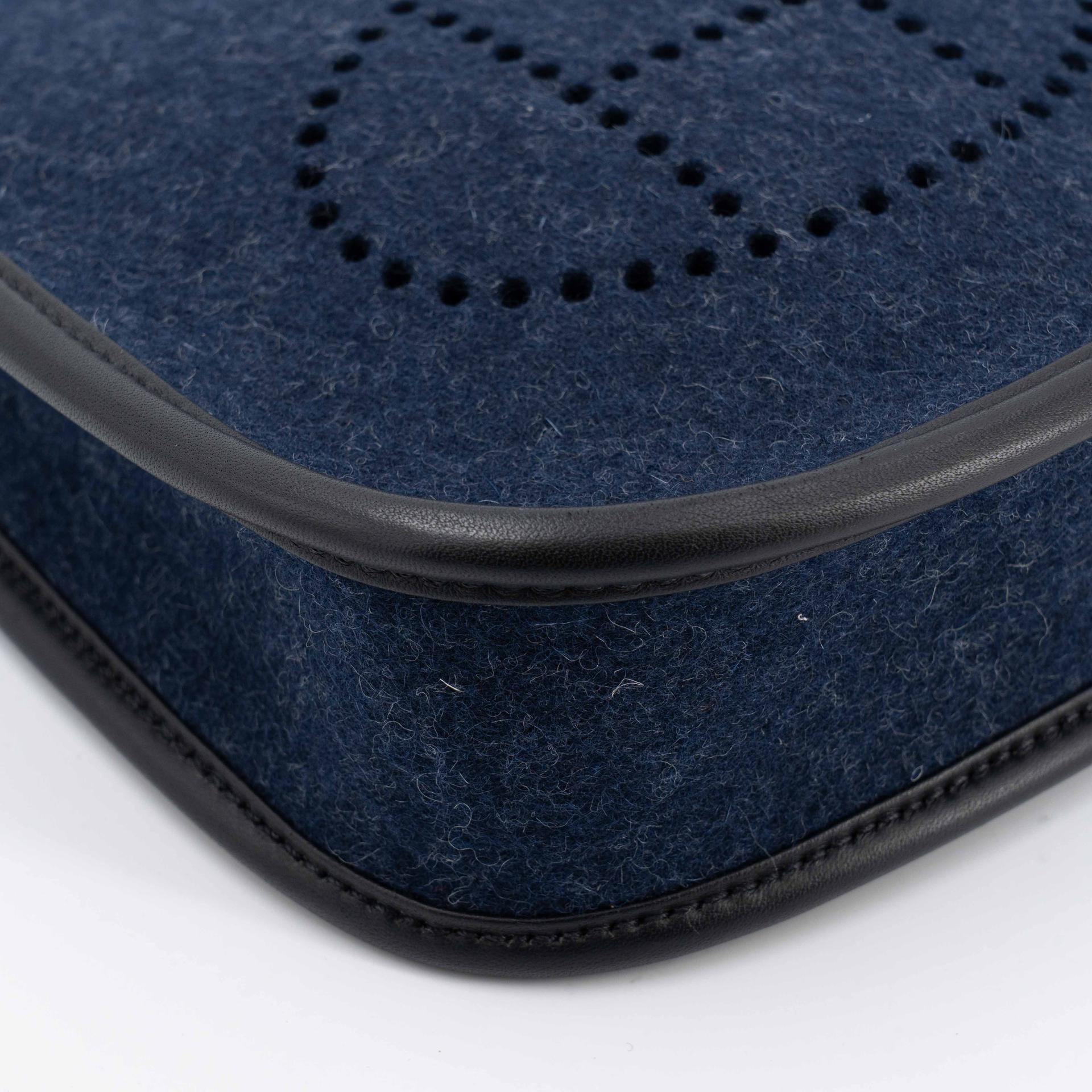 Very Good ( Rank A) HERMÈS Mini Evelyne 16 Amazone 112cm Bleu Nuit (2Z) Swift Feutre Gold hardware D (2019) - 15