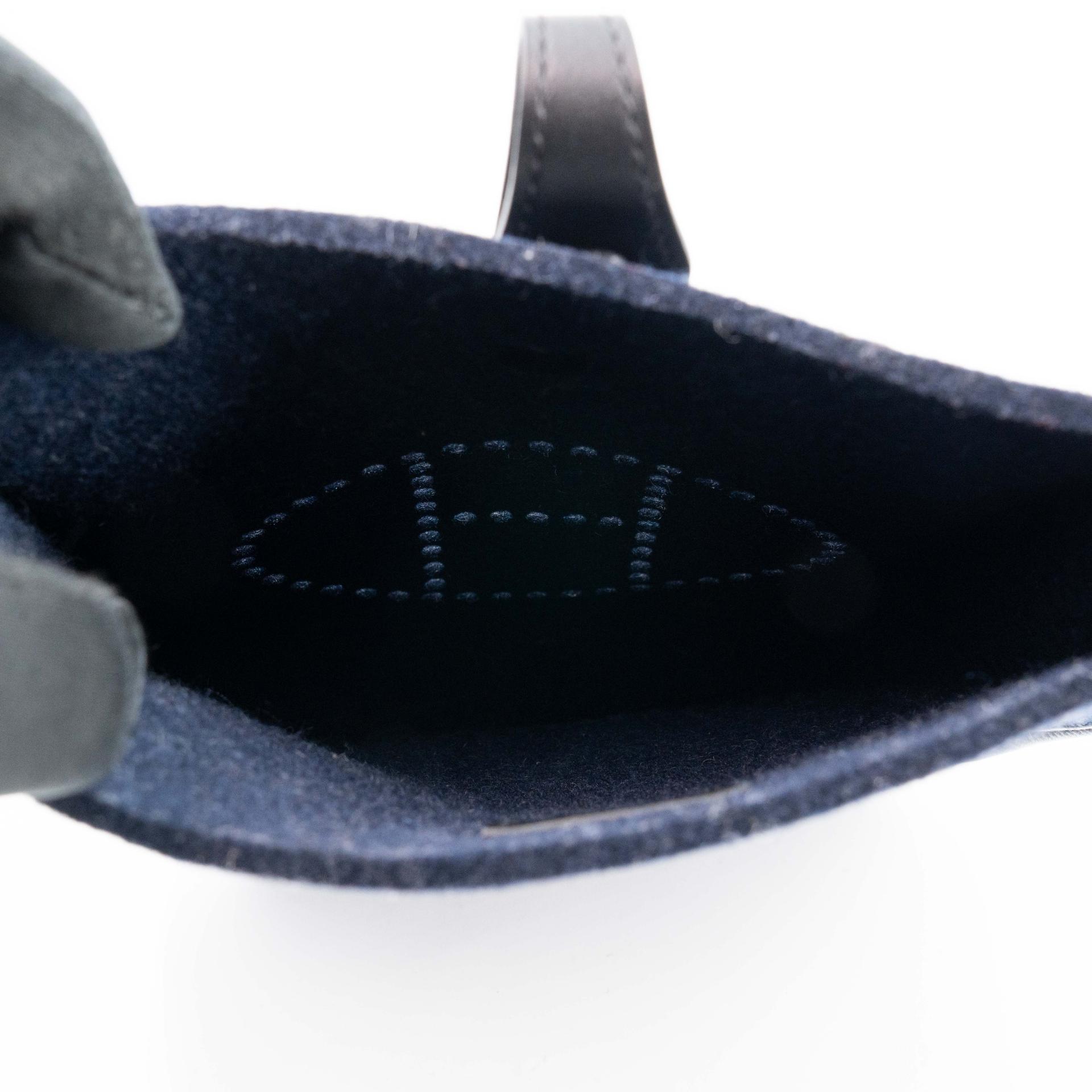 Very Good ( Rank A) HERMÈS Mini Evelyne 16 Amazone 112cm Bleu Nuit (2Z) Swift Feutre Gold hardware D (2019) - 19