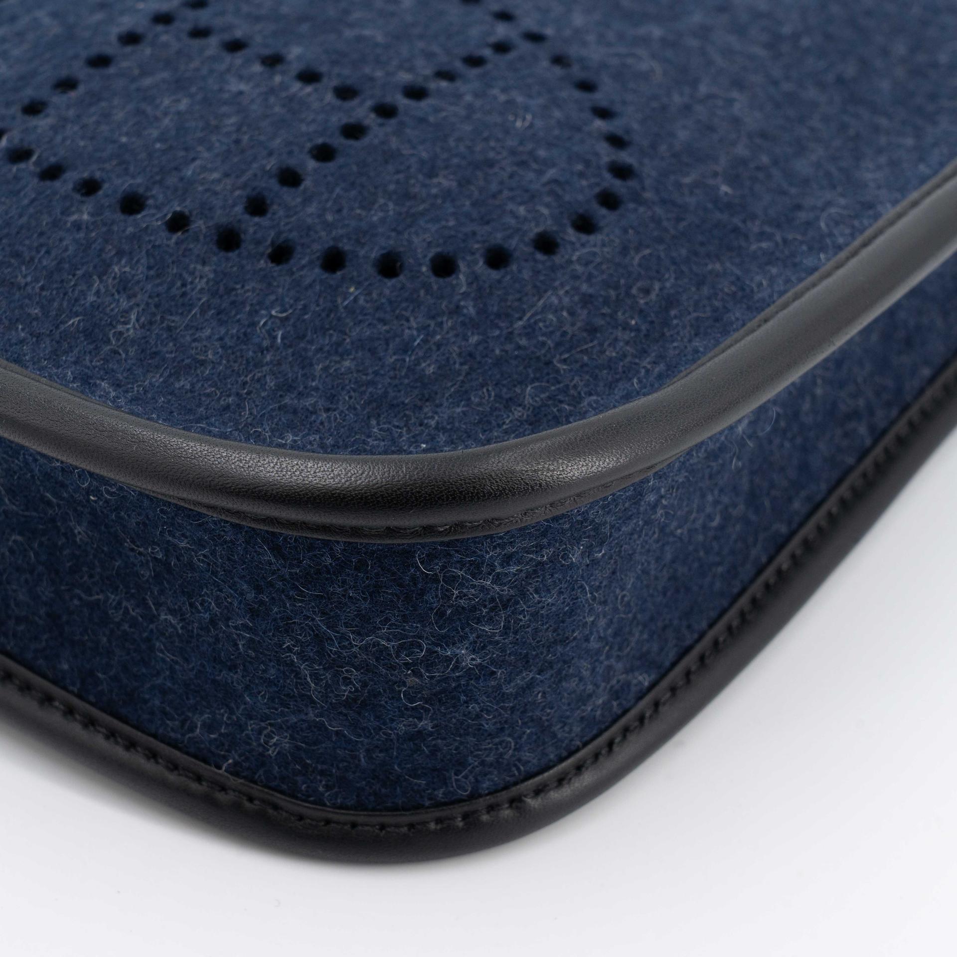 Very Good ( Rank A) HERMÈS Mini Evelyne 16 Amazone 112cm Bleu Nuit (2Z) Swift Feutre Gold hardware D (2019) - 14