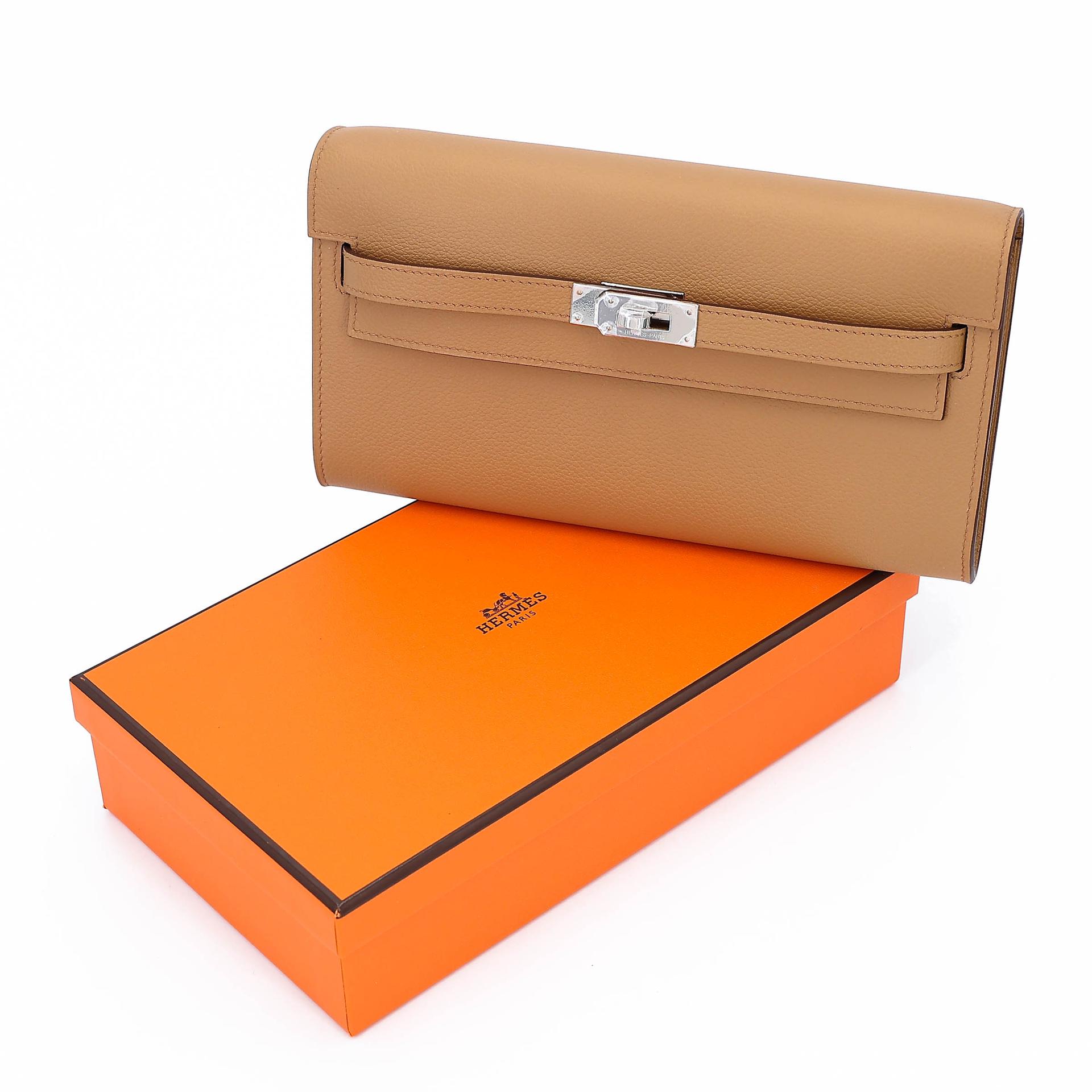 Brand New ( Rank N ) HERMÈS Kelly To Go Wallet Biscuit (4B) Evercolor K (2025) - 3