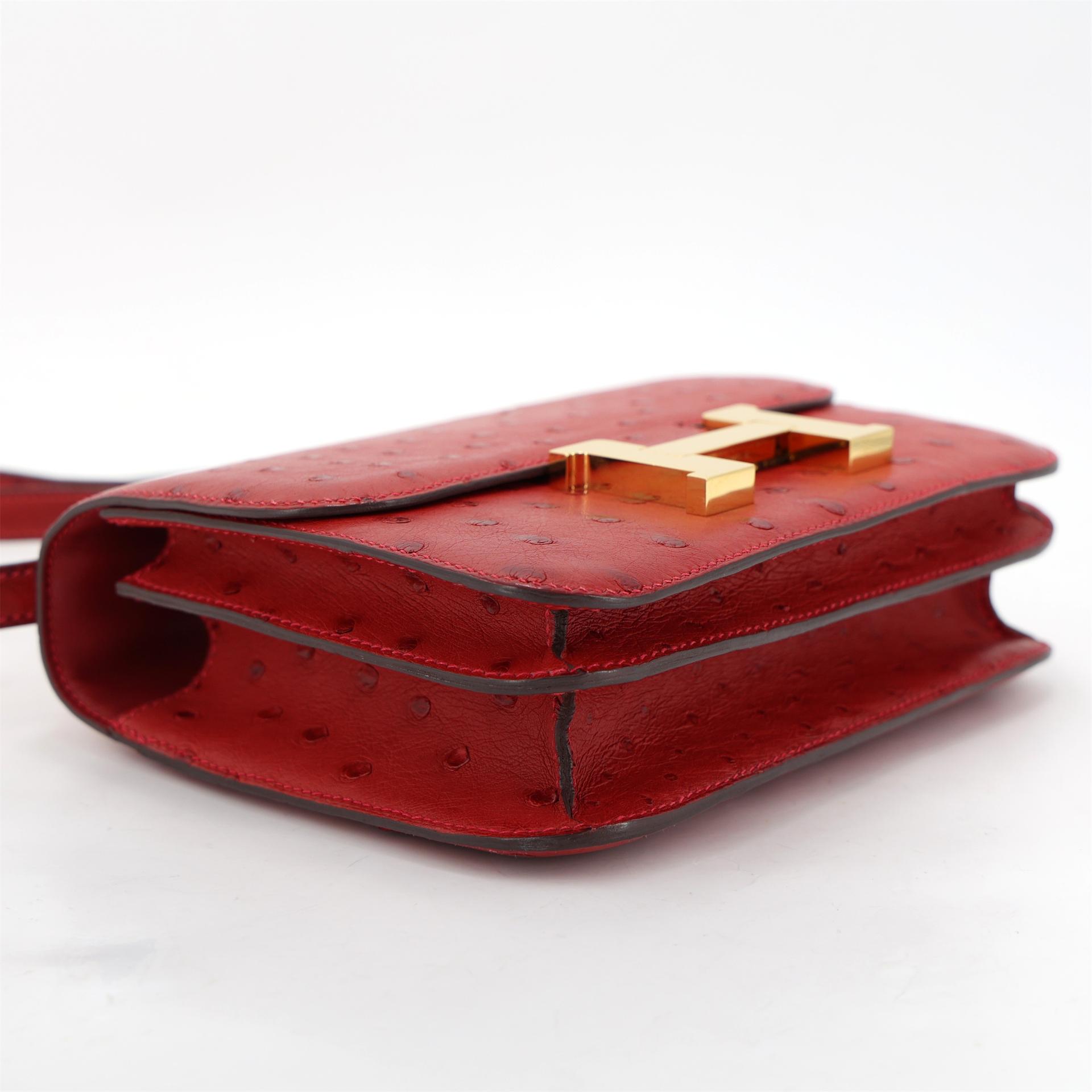 Very Good ( Rank A) HERMÈS Constance Mini Rouge Vif (53) Ostrich Gold hardware A (2017) - 4
