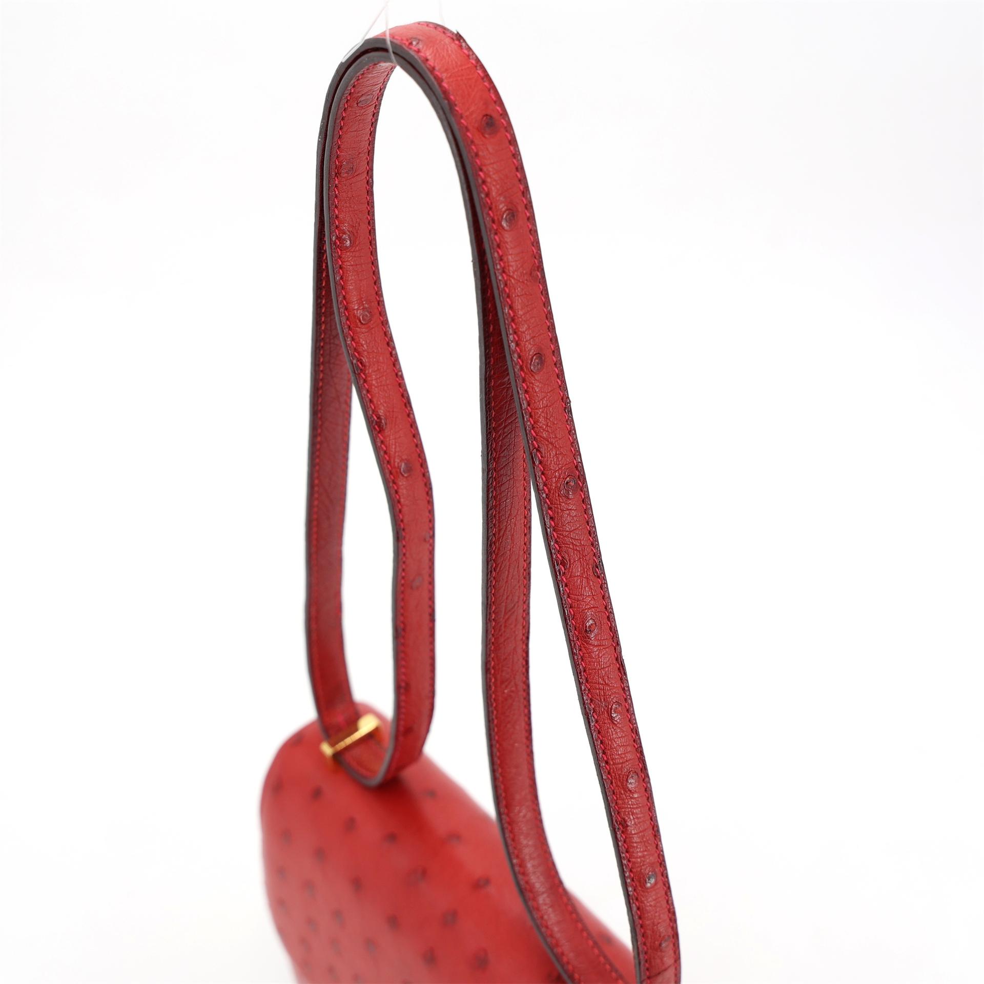 Very Good ( Rank A) HERMÈS Constance Mini Rouge Vif (53) Ostrich Gold hardware A (2017) - 3