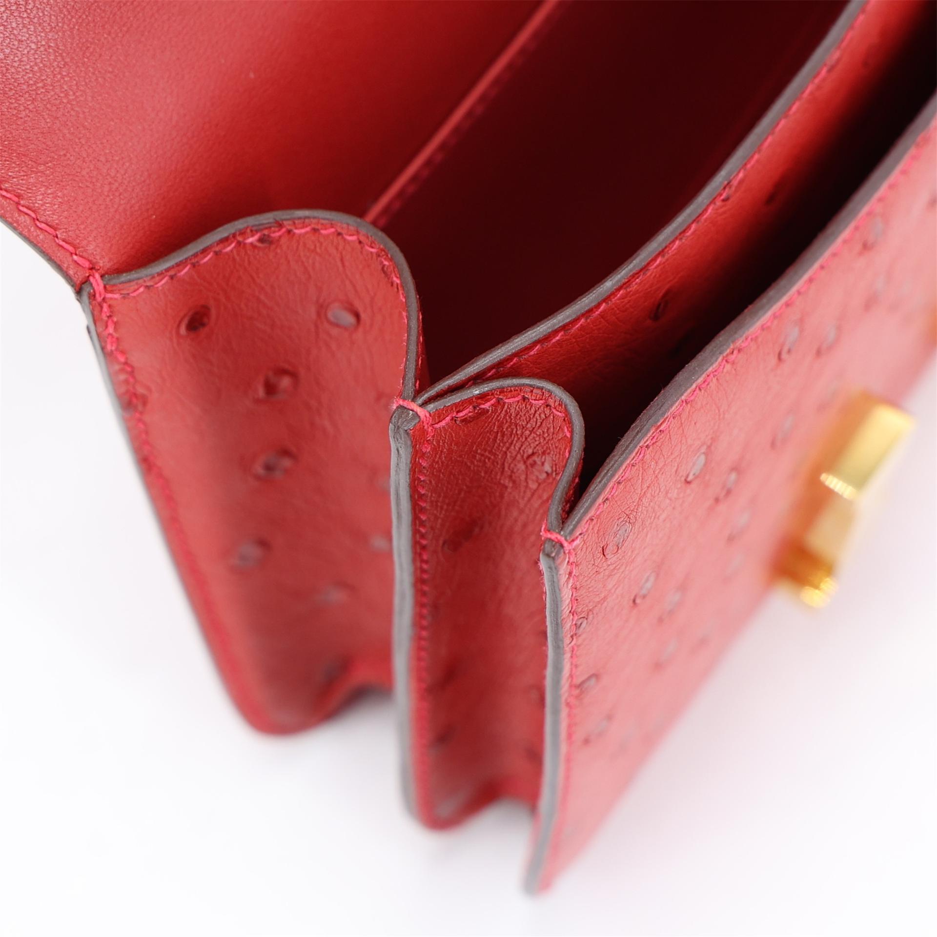 Very Good ( Rank A) HERMÈS Constance Mini Rouge Vif (53) Ostrich Gold hardware A (2017) - 14
