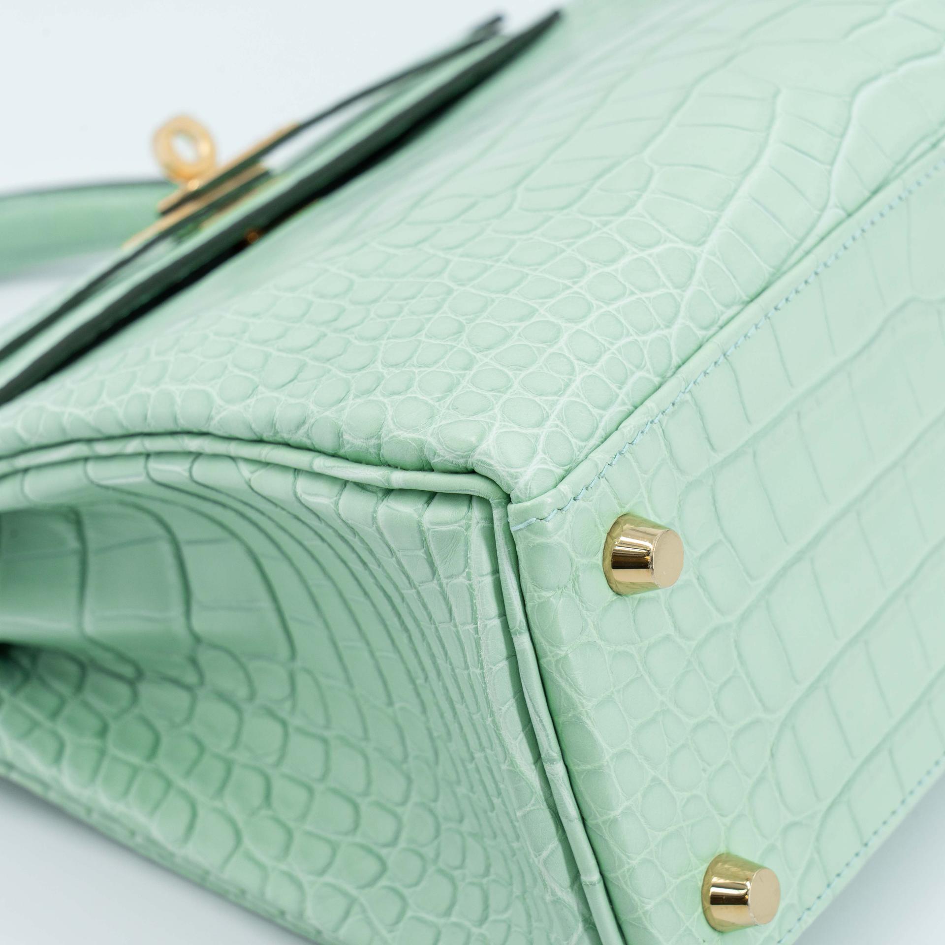 Unused ( Rank NS ) HERMÈS Kelly 25 Vert d’Eau (6U) Matte Alligator Gold hardware W (2024) - 12
