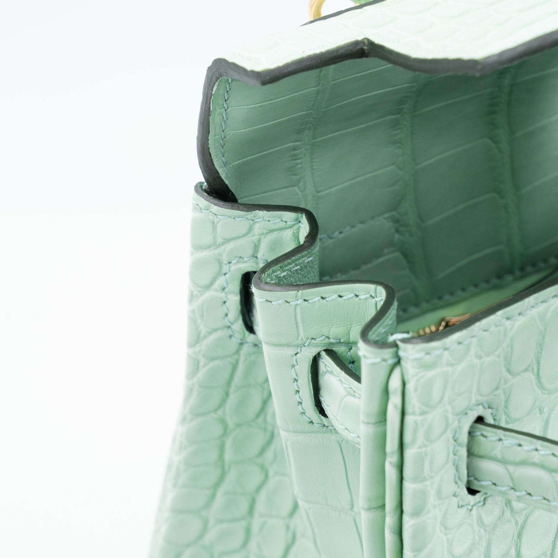 Unused ( Rank NS ) HERMÈS Kelly 25 Vert d’Eau (6U) Matte Alligator Gold hardware W (2024) - 16