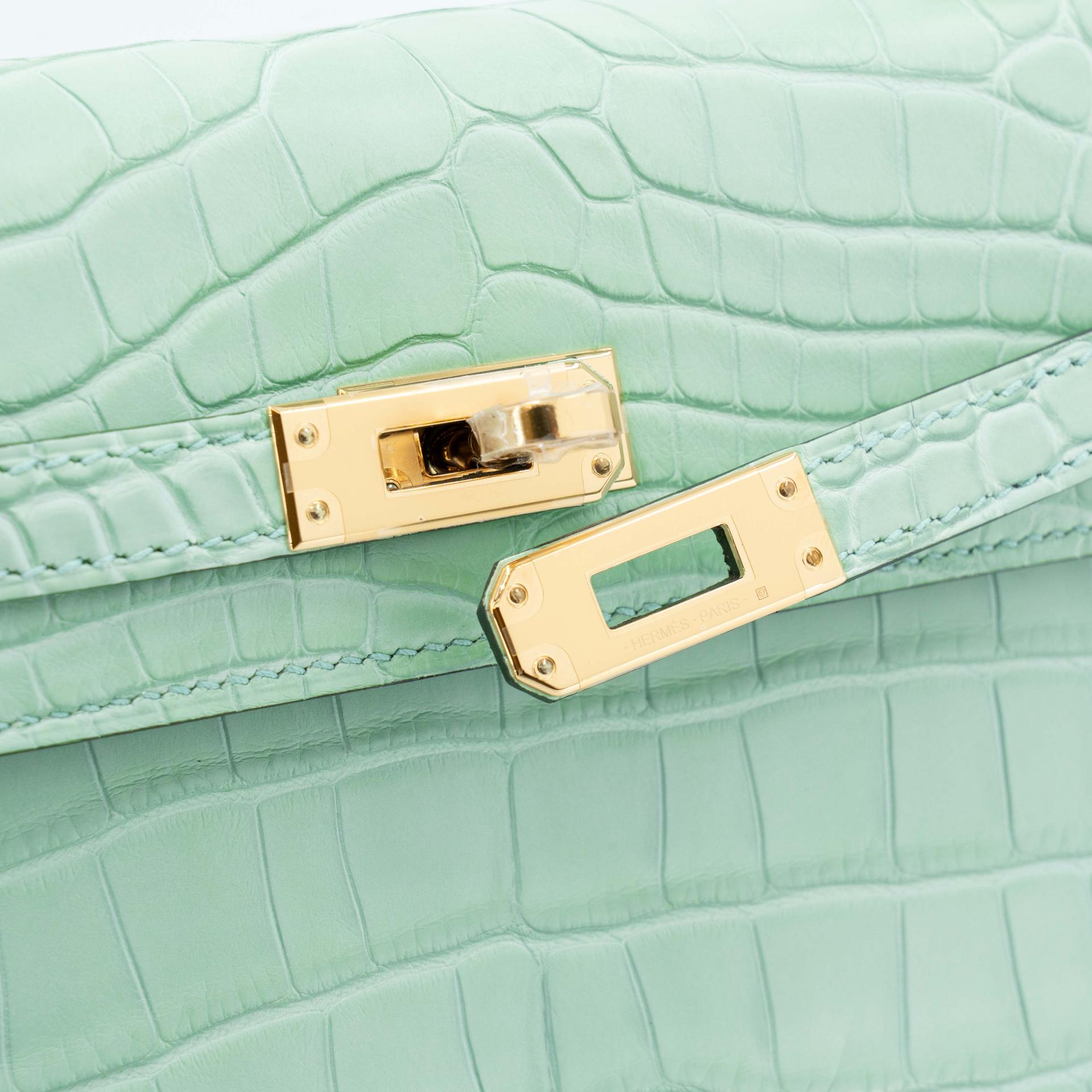 Unused ( Rank NS ) HERMÈS Kelly 25 Vert d’Eau (6U) Matte Alligator Gold hardware W (2024) - 13
