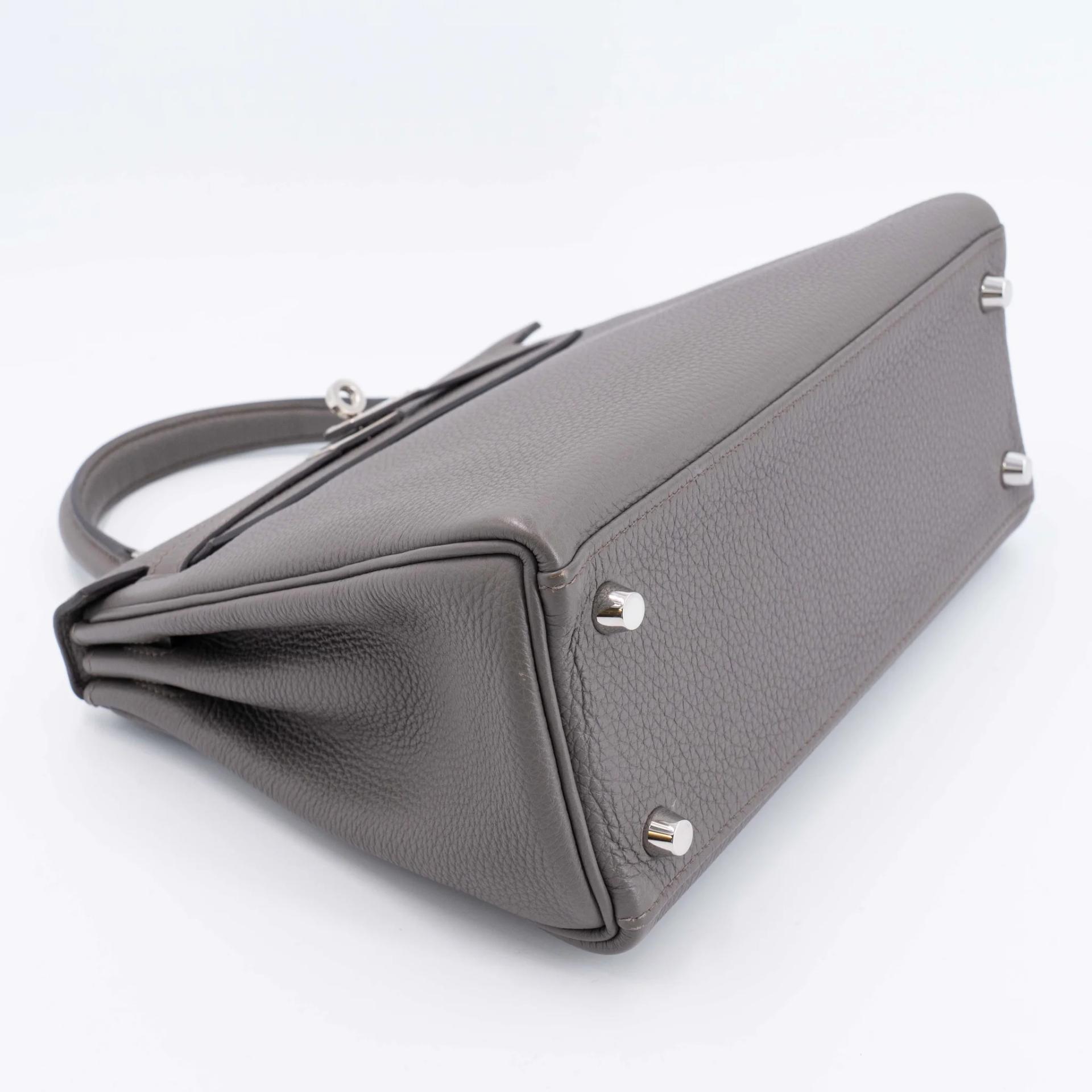 ランク A HERMÈS エルメス ケリー25 エタン (8F) トゴ シルバー金具 C刻印 (2018) - 4