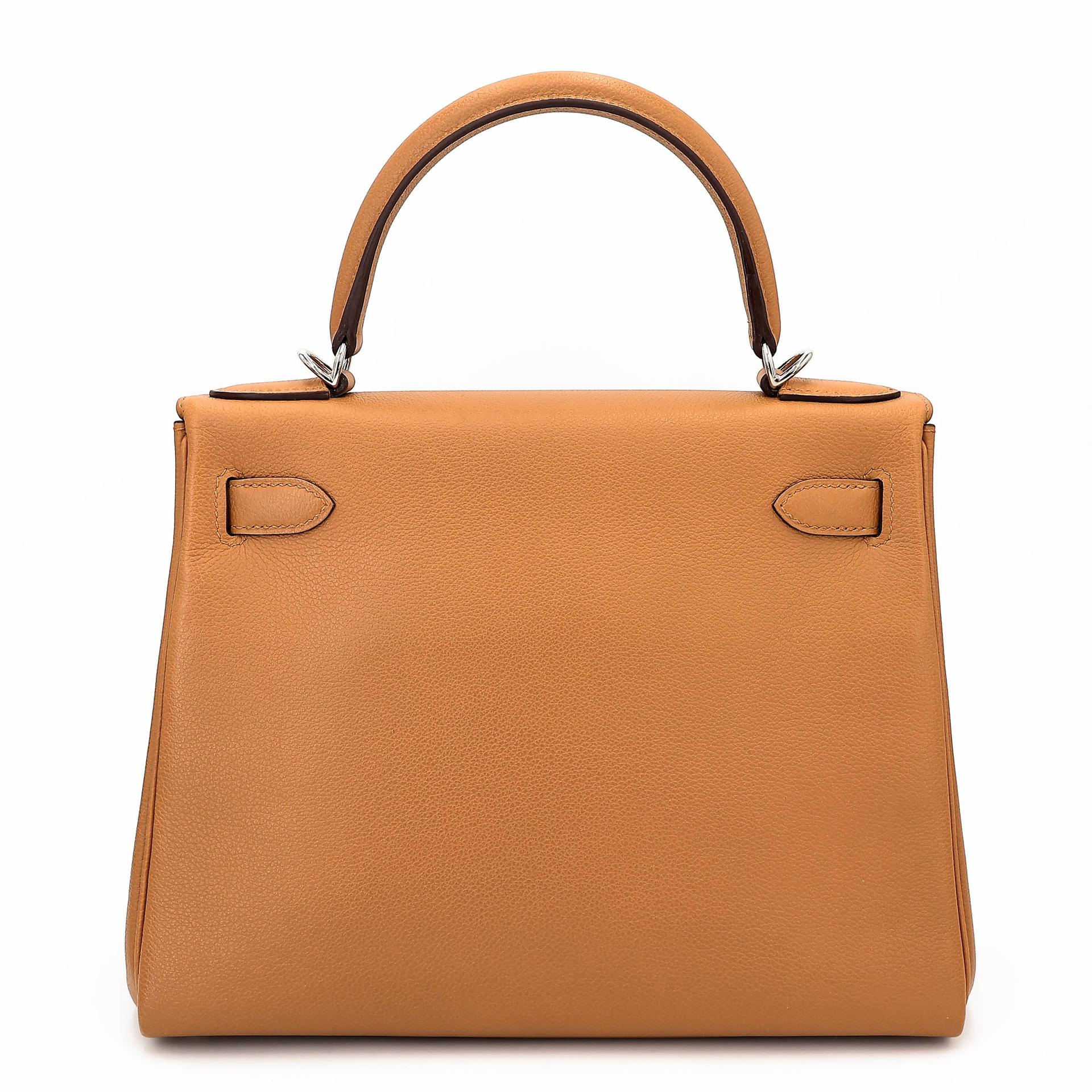 Very Good ( Rank A) HERMÈS Kelly 28 Verso Rose Azalee (8W) Sesame (2S) Evercolor Palladium hardware Z (2021) - 2