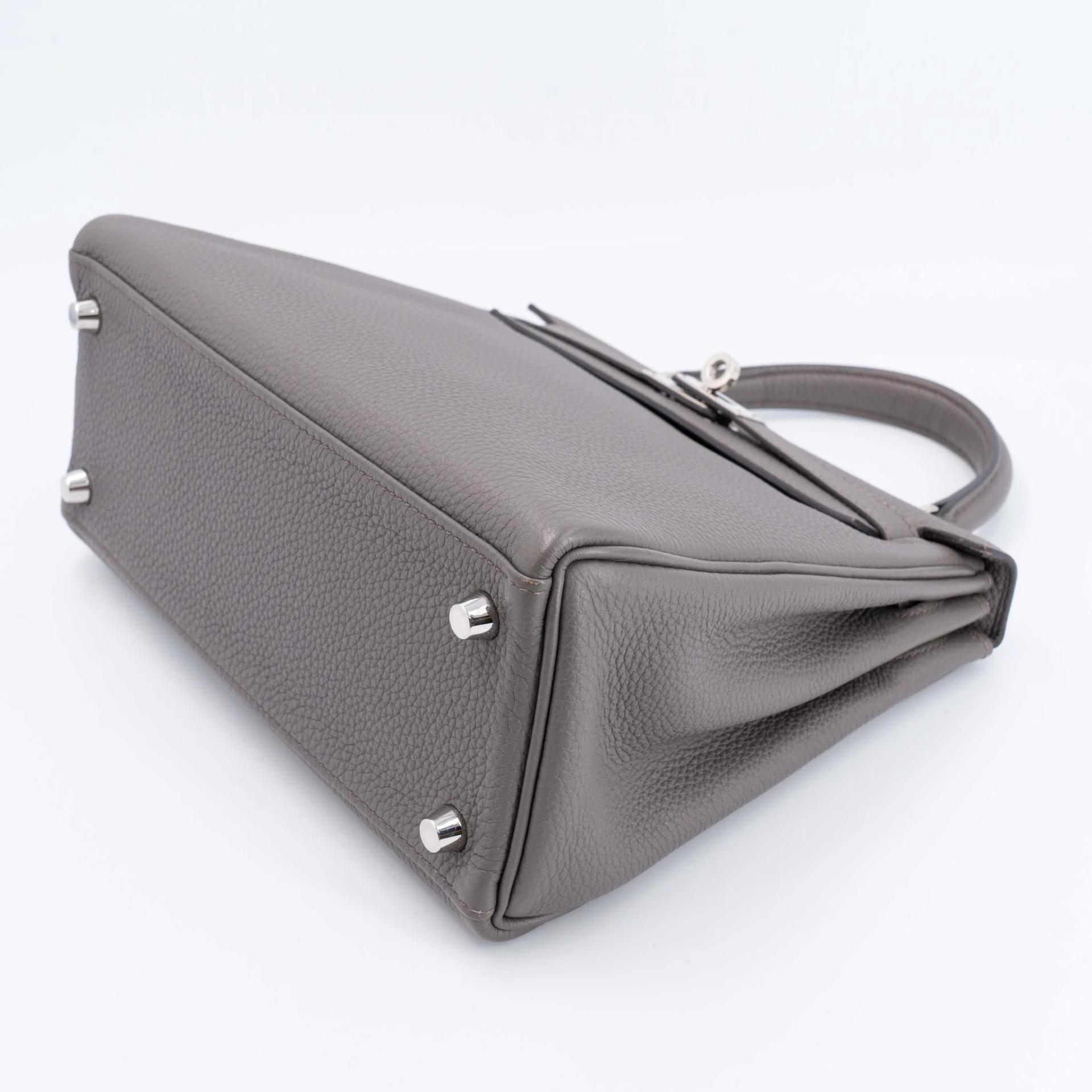 ランク A HERMÈS エルメス ケリー25 エタン (8F) トゴ シルバー金具 C刻印 (2018) - 5