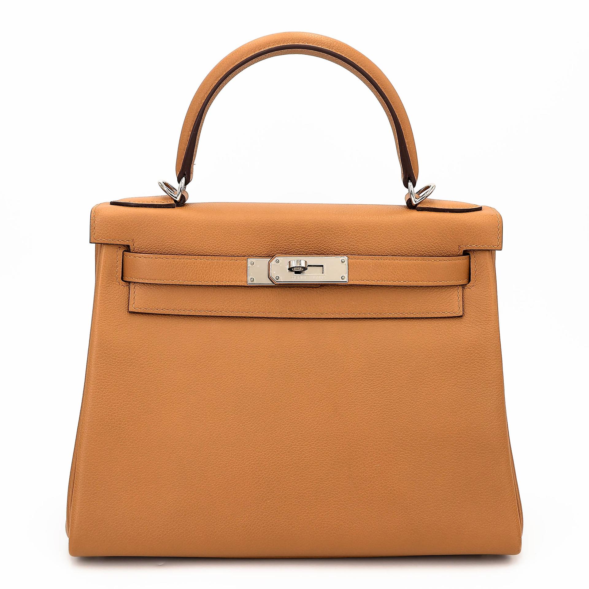 Very Good ( Rank A) HERMÈS Kelly 28 Verso Rose Azalee (8W) Sesame (2S) Evercolor Palladium hardware Z (2021) - 1