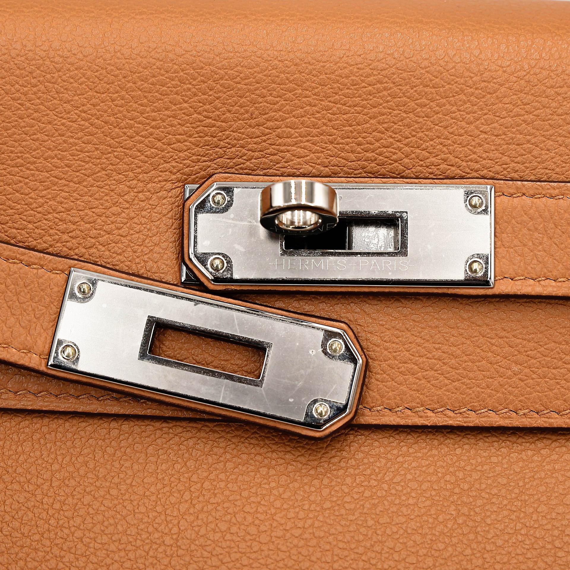 Very Good ( Rank A) HERMÈS Kelly 28 Verso Rose Azalee (8W) Sesame (2S) Evercolor Palladium hardware Z (2021) - 13