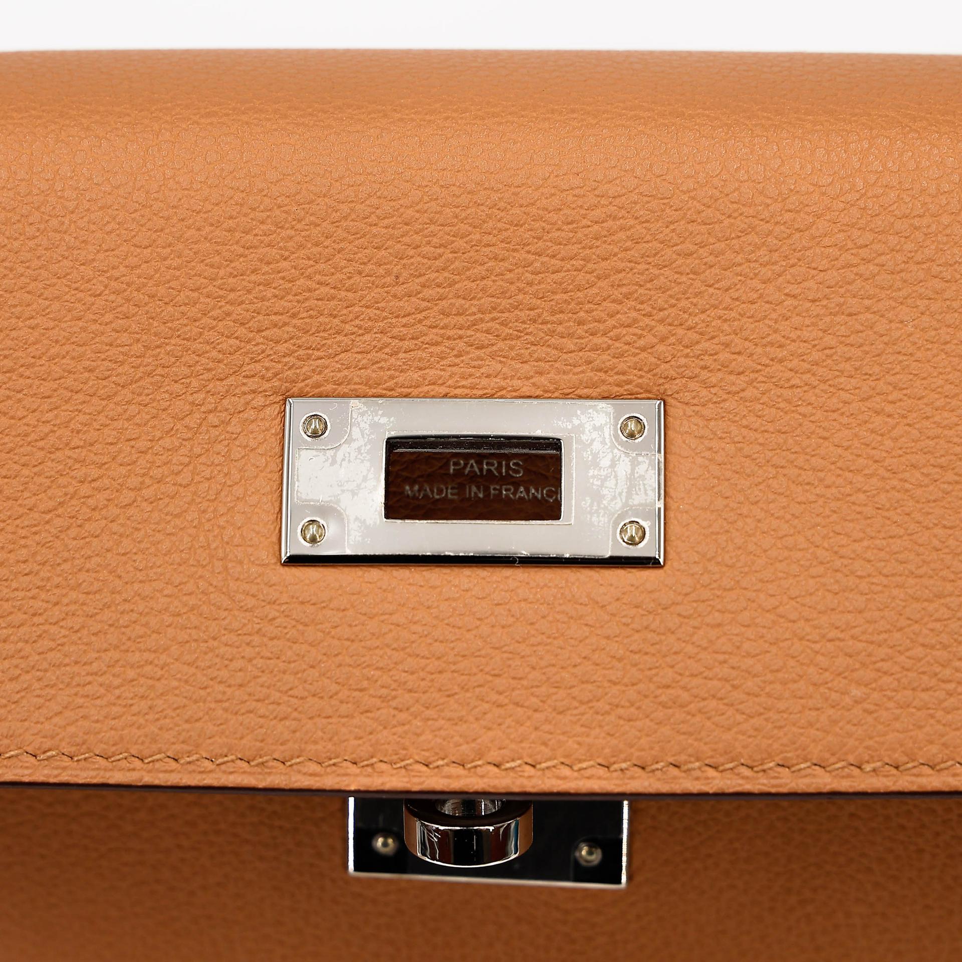 Very Good ( Rank A) HERMÈS Kelly 28 Verso Rose Azalee (8W) Sesame (2S) Evercolor Palladium hardware Z (2021) - 15