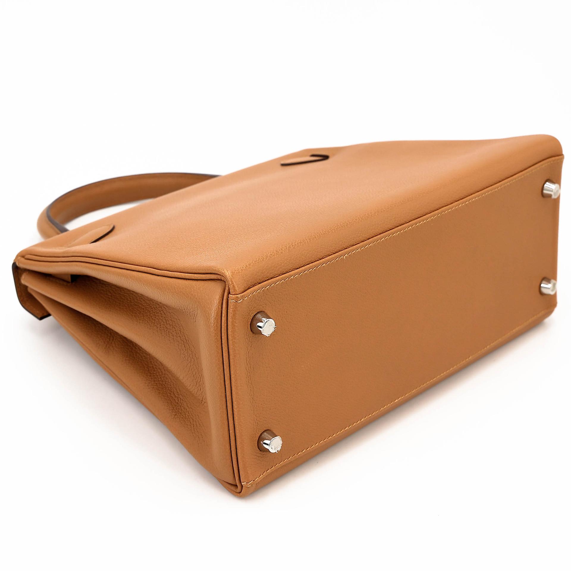 Very Good ( Rank A) HERMÈS Kelly 28 Verso Rose Azalee (8W) Sesame (2S) Evercolor Palladium hardware Z (2021) - 7