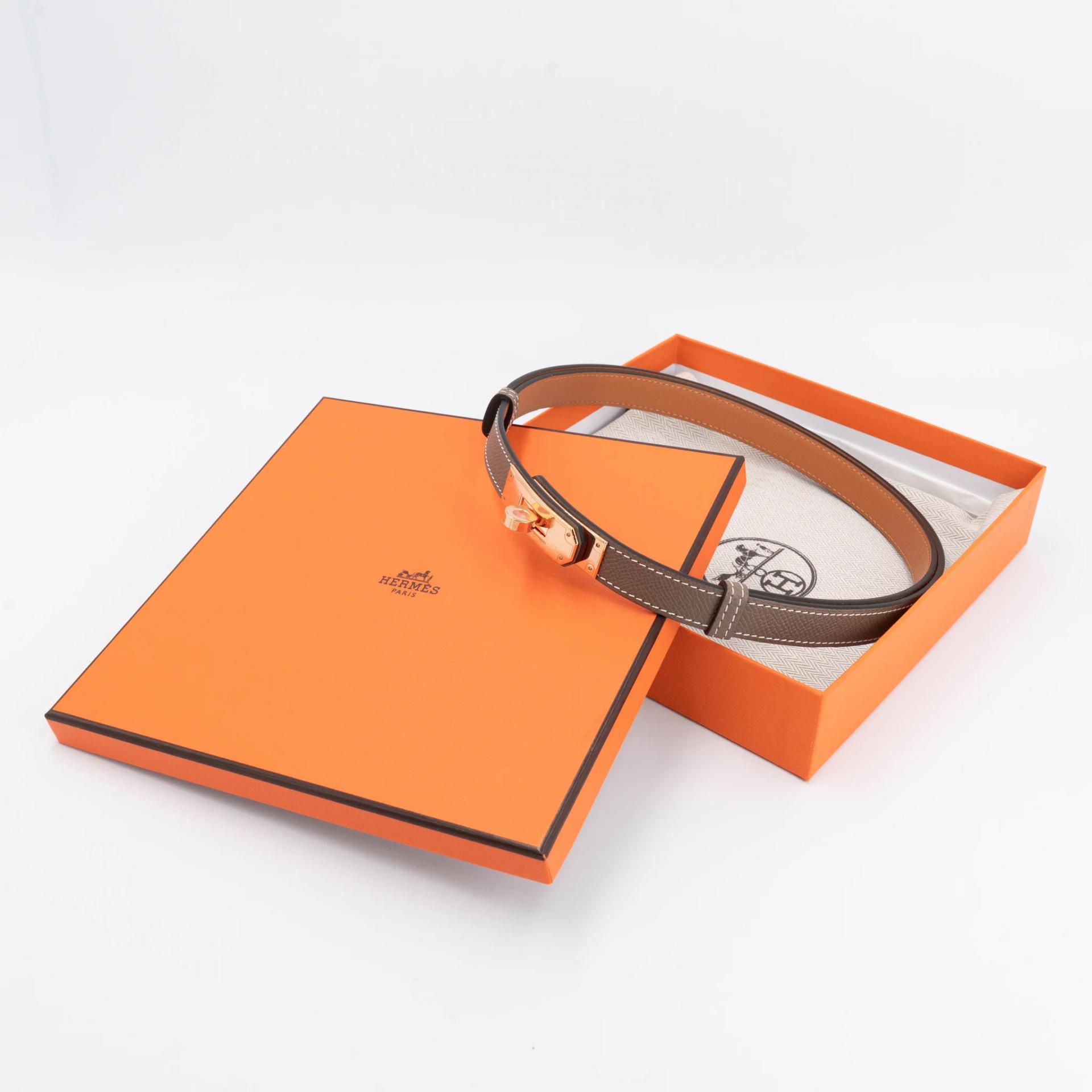 全新 HERMÈS 爱马仕 Kelly 腰带 18 大象灰 Etoupe 37 金棕色 Gold Epsom 皮 玫瑰金扣 K刻 2025年 - 3