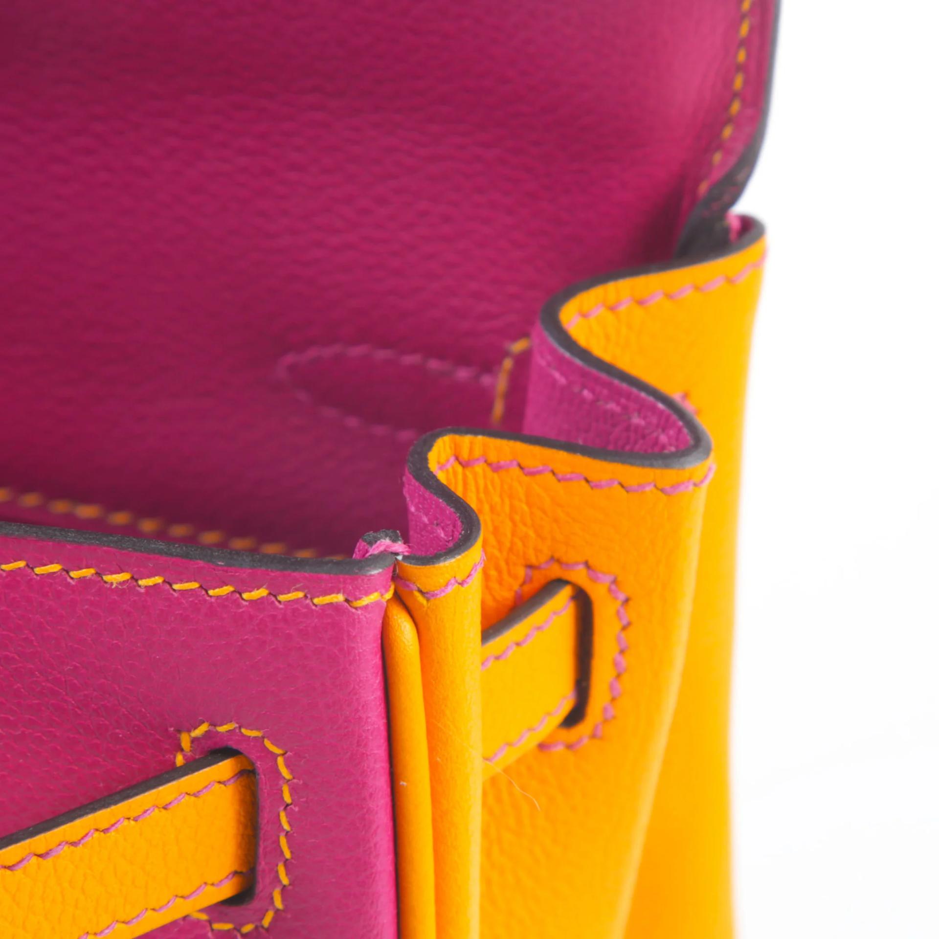 Excellent ( Rank SA ) HERMÈS Special Order Kelly 25 Apricot (I9) Rose Purple (L3) Evercolor Brushed Gold hardware Y (2020) - 11