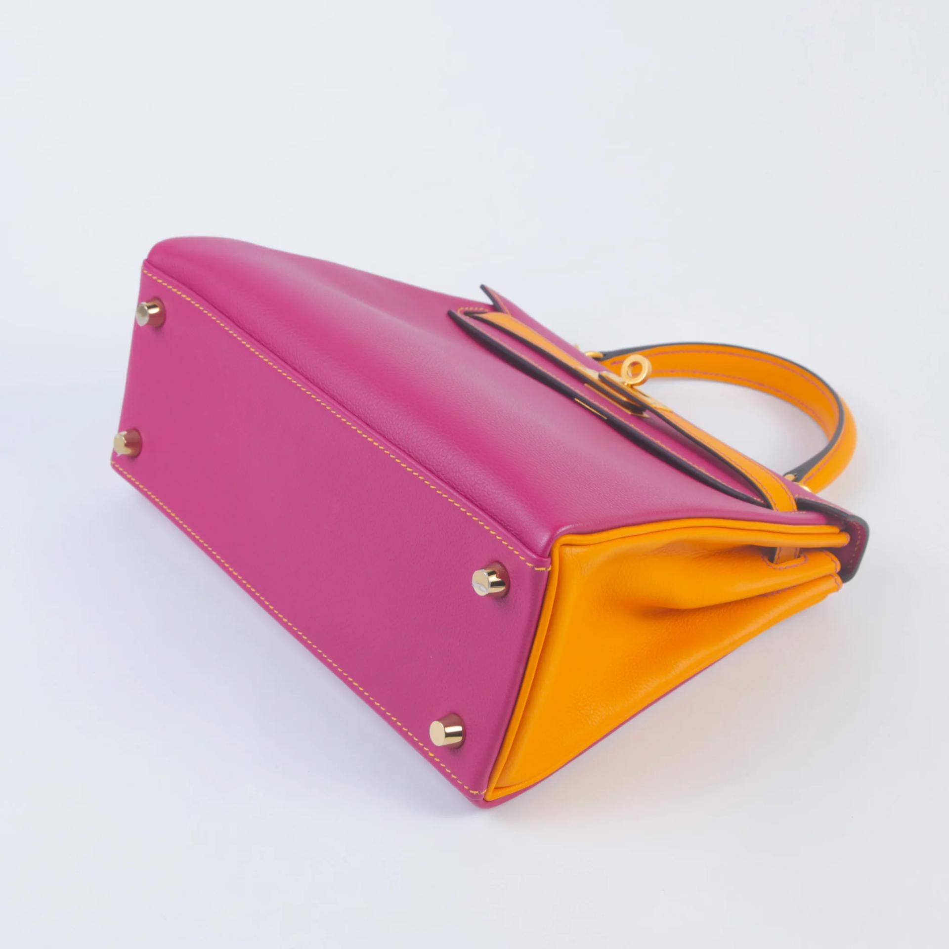 Excellent ( Rank SA ) HERMÈS Special Order Kelly 25 Apricot (I9) Rose Purple (L3) Evercolor Brushed Gold hardware Y (2020) - 5