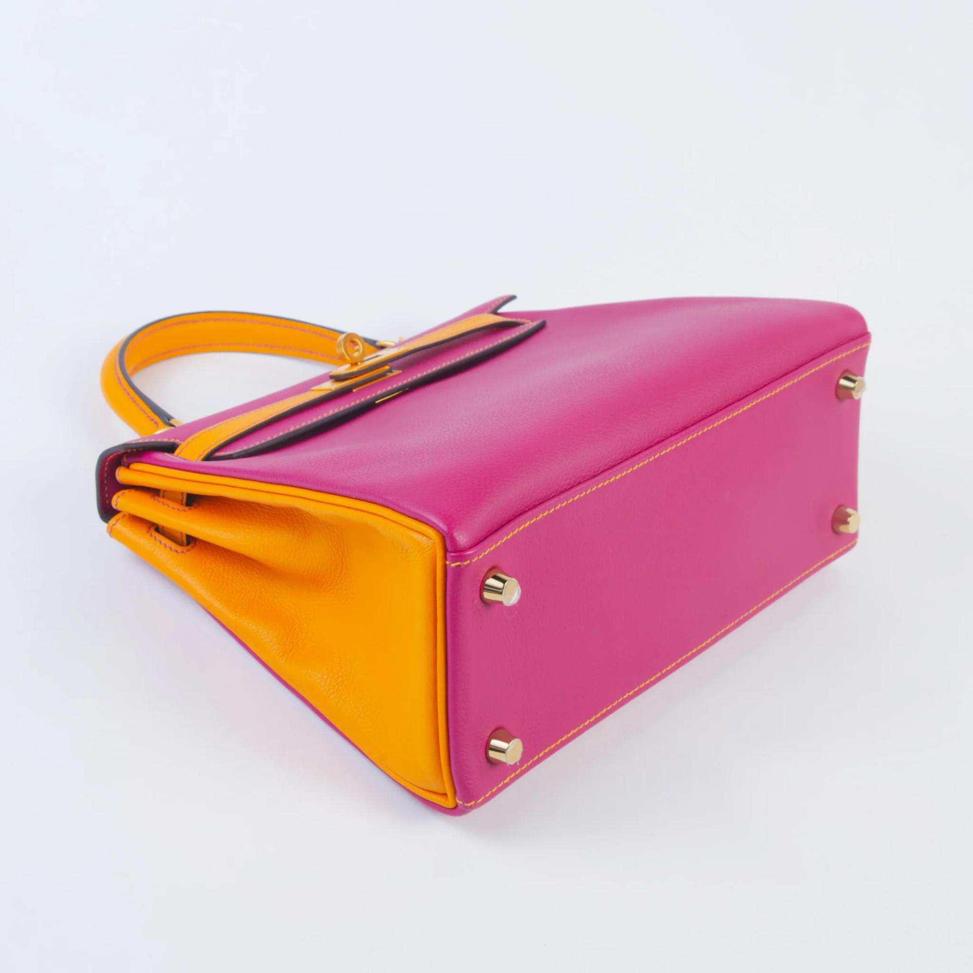 Excellent ( Rank SA ) HERMÈS Special Order Kelly 25 Apricot (I9) Rose Purple (L3) Evercolor Brushed Gold hardware Y (2020) - 4
