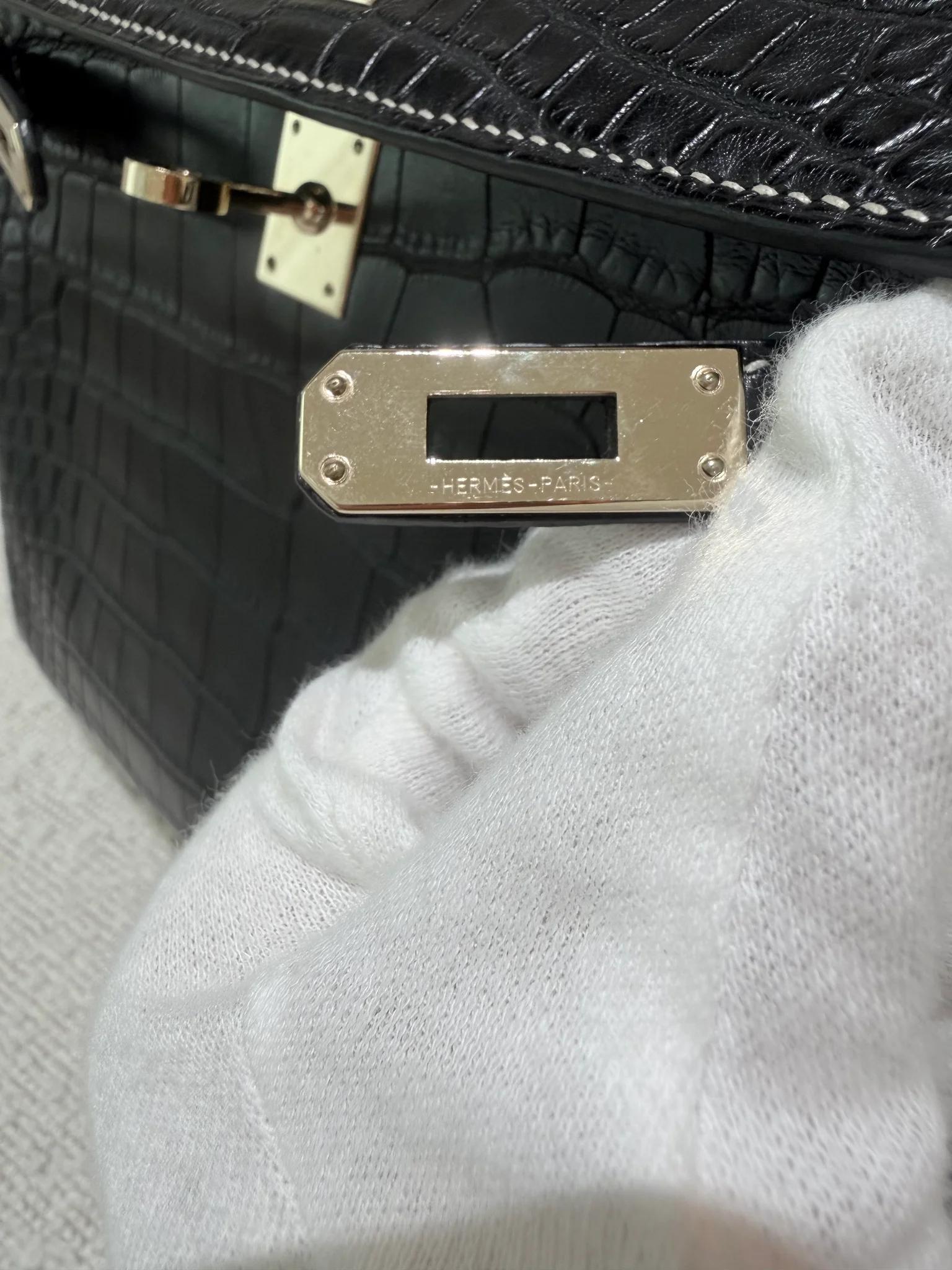 Very Good ( Rank A) HERMÈS Special Order Kelly 25 HSS Noir (89) Matte Alligator Permabrass hardware U (2022) - 16