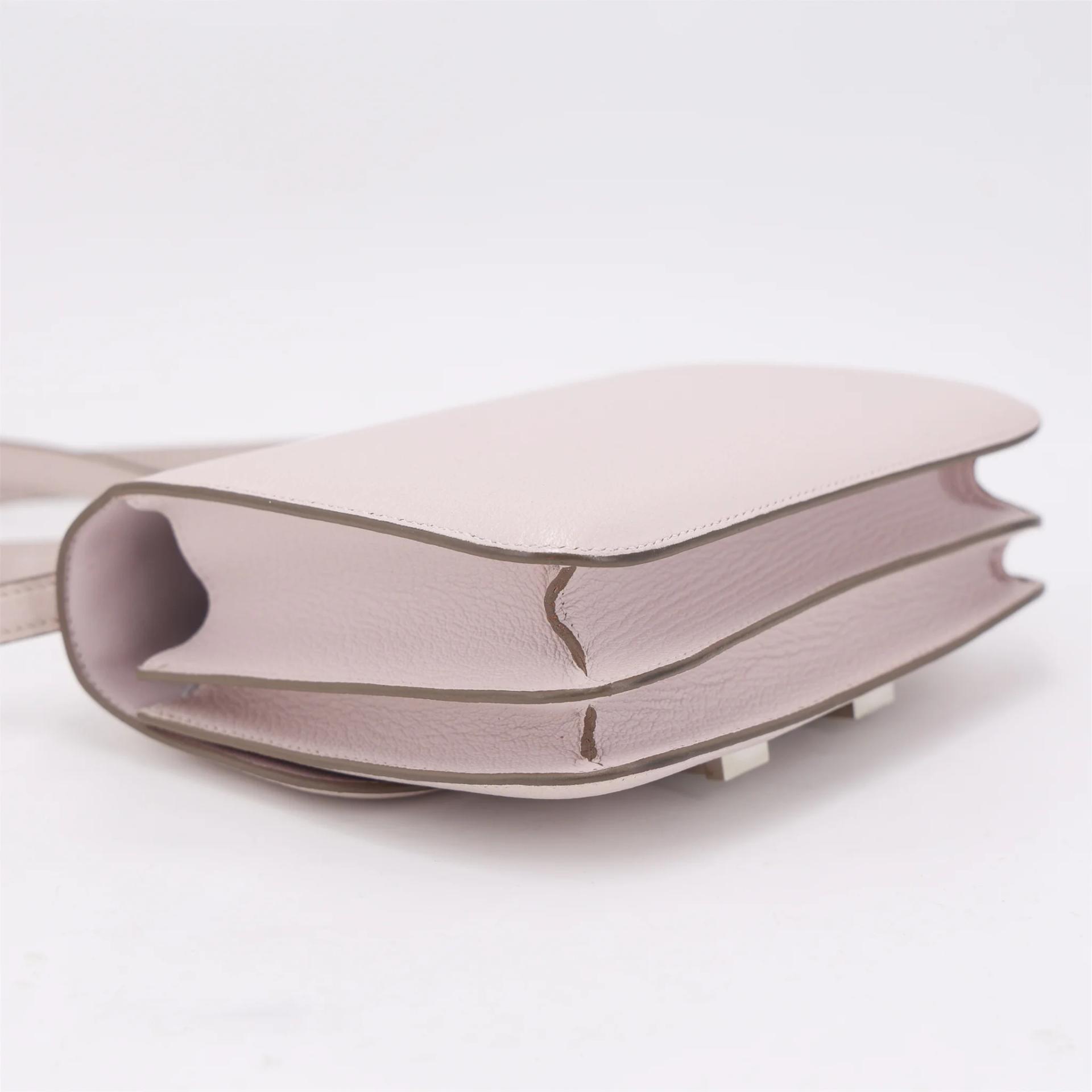 Very Good ( Rank A) HERMÈS Constance Mini Mauve Pale (09) Chevre Palladium hardware B (2023) - 7