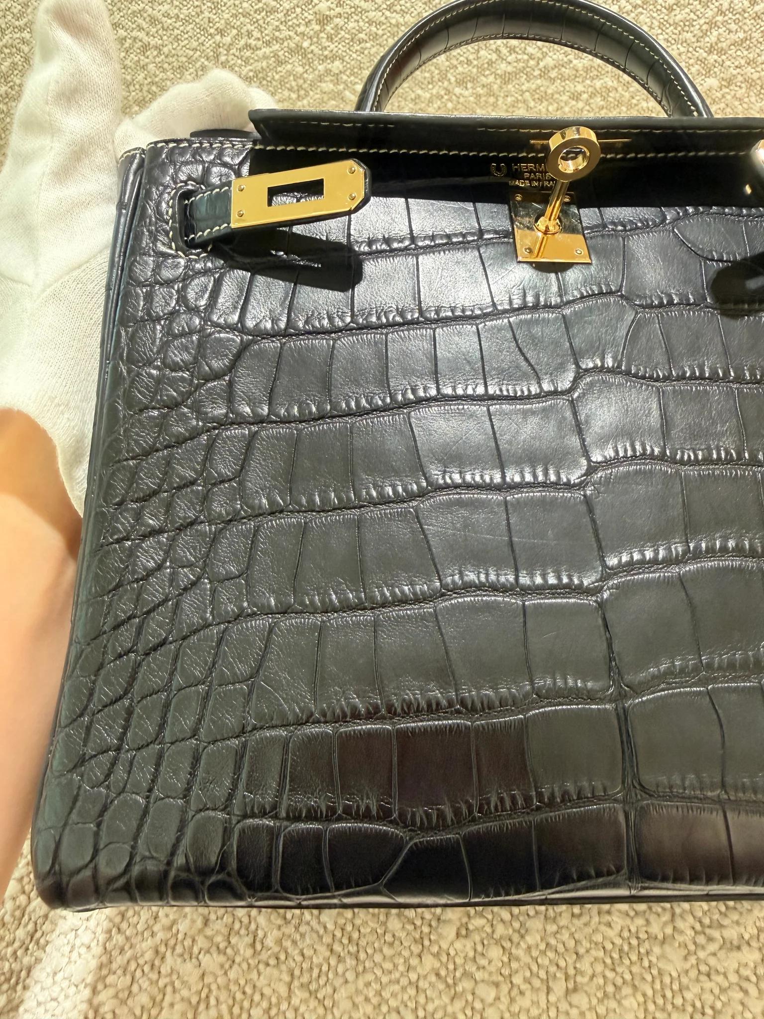 Very Good ( Rank A) HERMÈS Special Order Kelly 25 HSS Noir (89) Matte Alligator Permabrass hardware U (2022) - 8