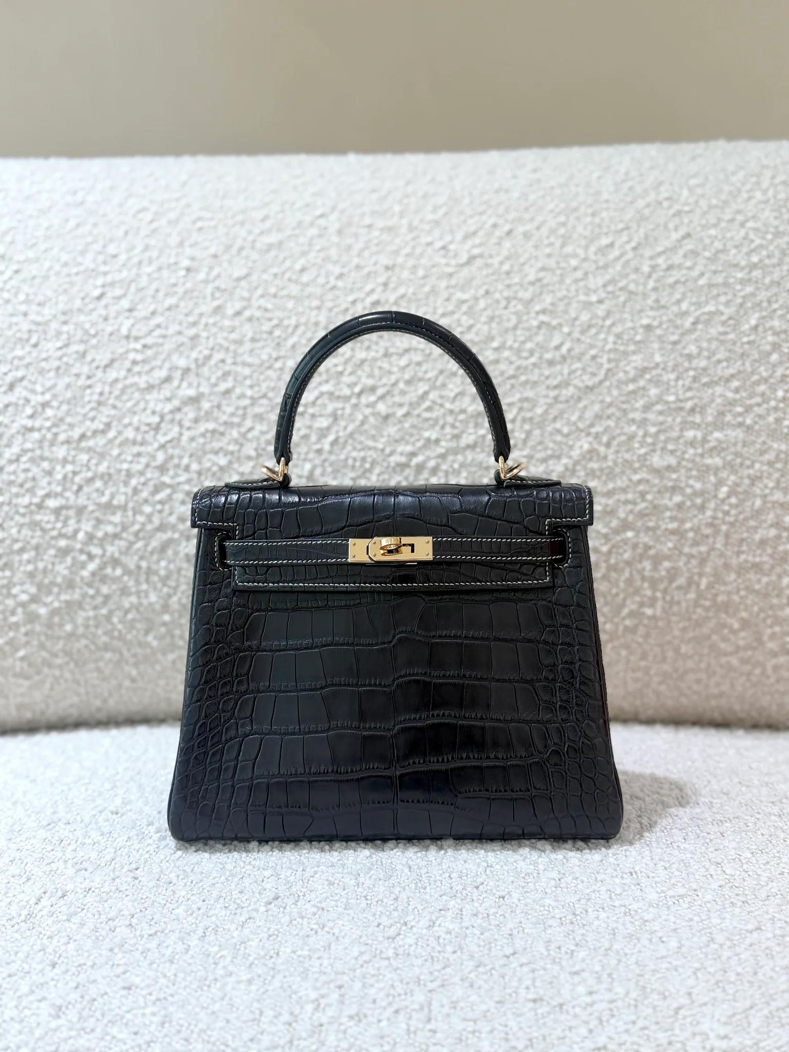 Very Good ( Rank A) HERMÈS Special Order Kelly 25 HSS Noir (89) Matte Alligator Permabrass hardware U (2022) - 4