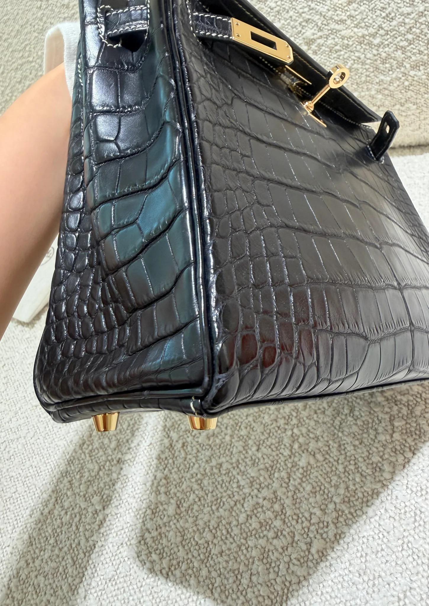 Very Good ( Rank A) HERMÈS Special Order Kelly 25 HSS Noir (89) Matte Alligator Permabrass hardware U (2022) - 14
