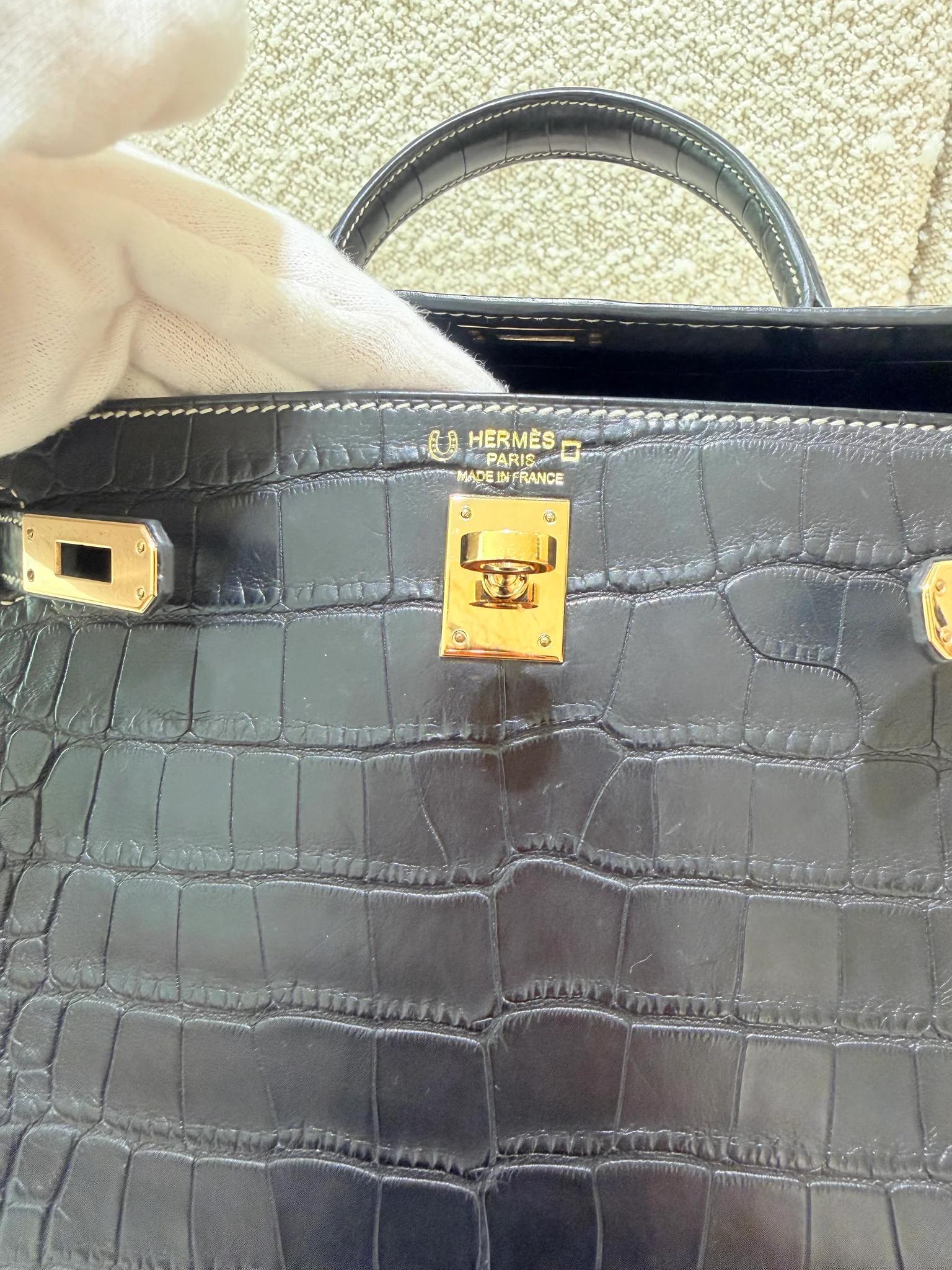 Very Good ( Rank A) HERMÈS Special Order Kelly 25 HSS Noir (89) Matte Alligator Permabrass hardware U (2022) - 27
