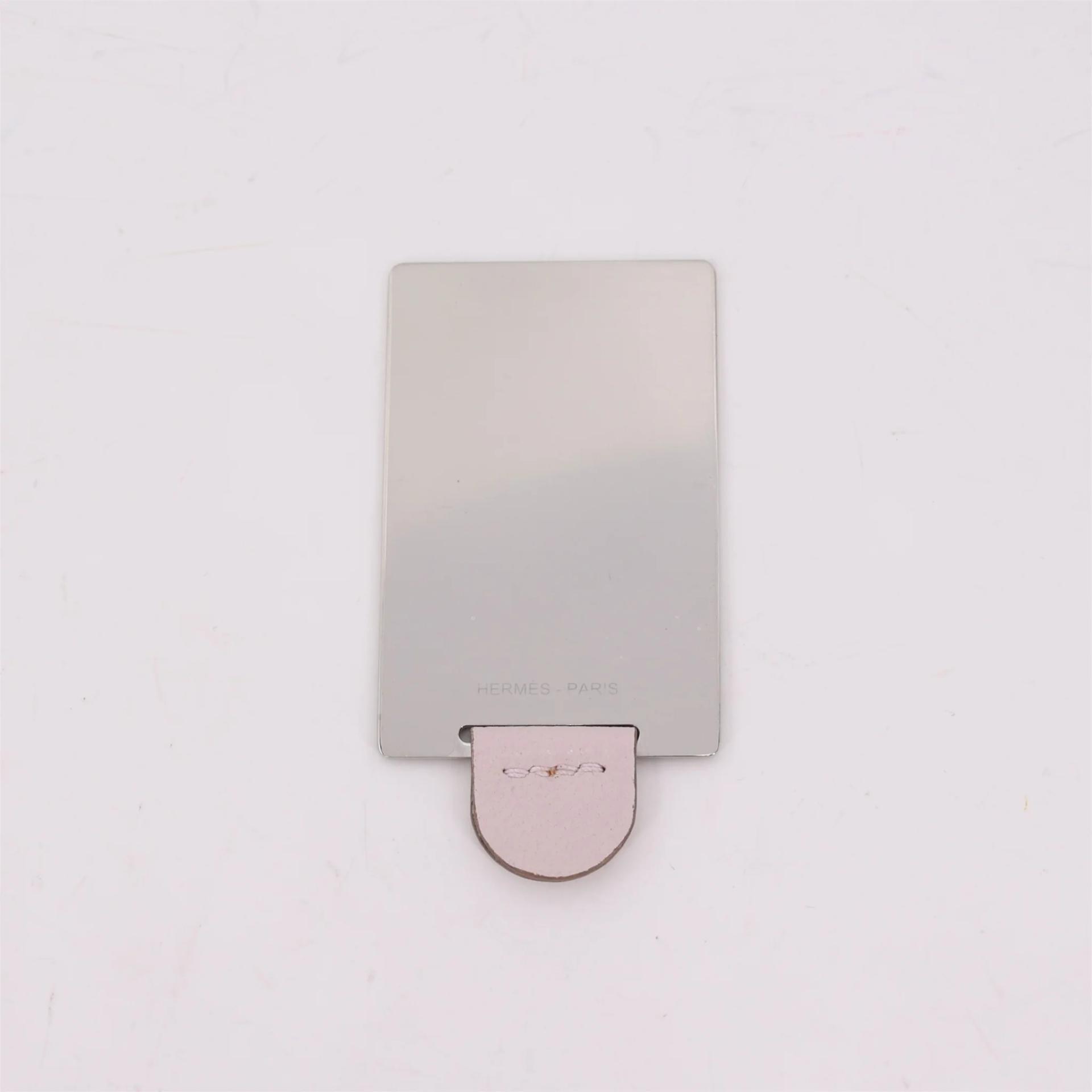 Very Good ( Rank A) HERMÈS Constance Mini Mauve Pale (09) Chevre Palladium hardware B (2023) - 21