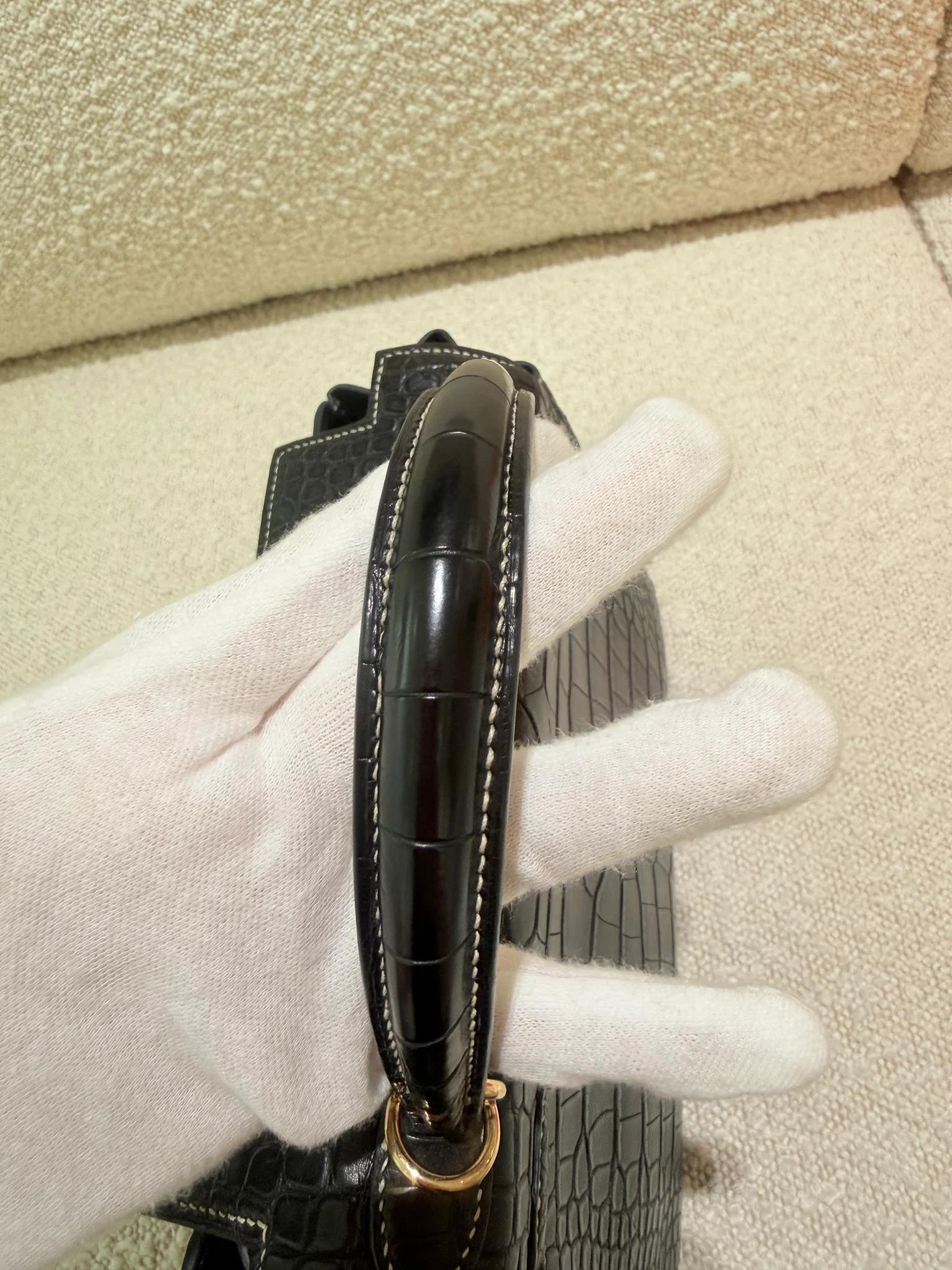 Very Good ( Rank A) HERMÈS Special Order Kelly 25 HSS Noir (89) Matte Alligator Permabrass hardware U (2022) - 24