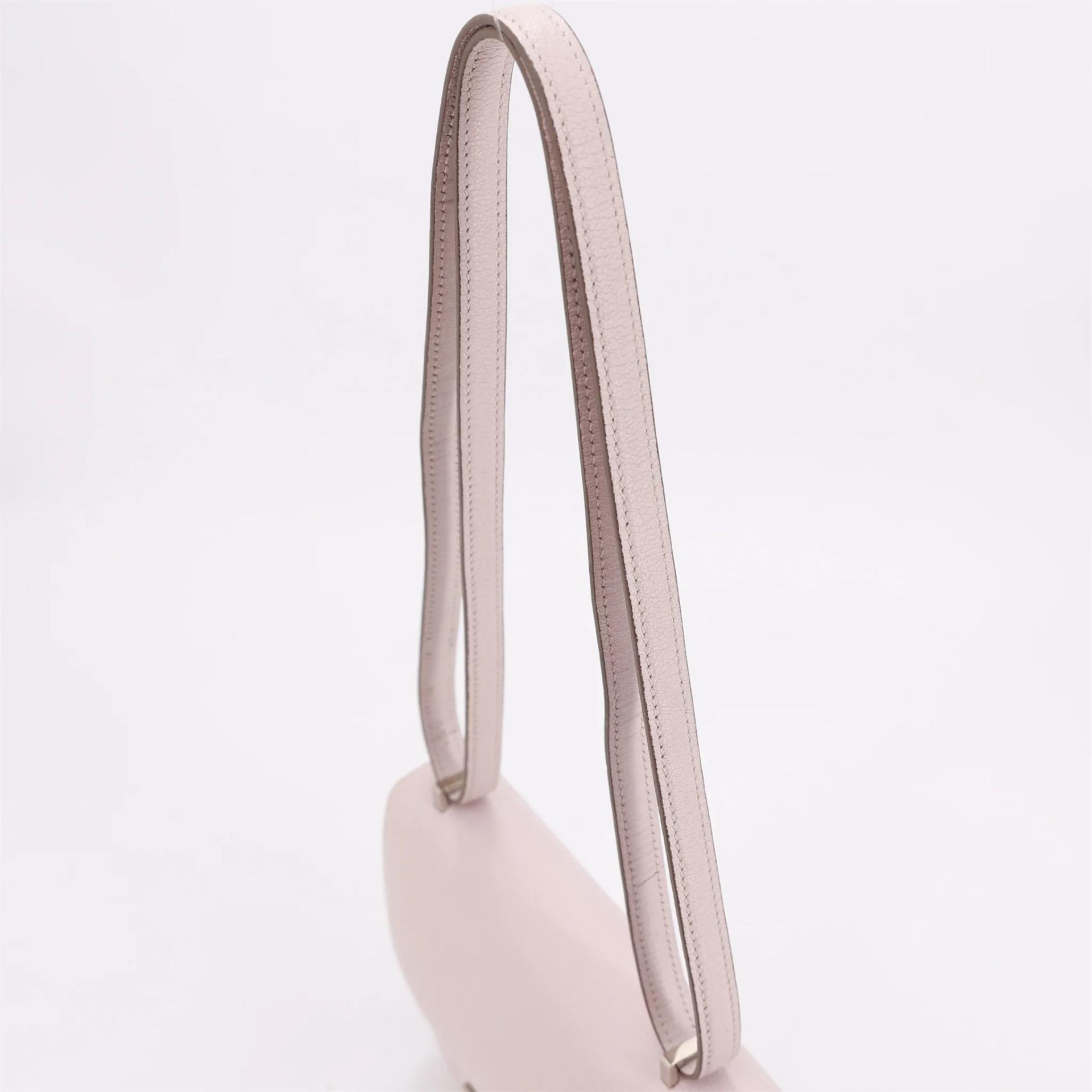 Very Good ( Rank A) HERMÈS Constance Mini Mauve Pale (09) Chevre Palladium hardware B (2023) - 3